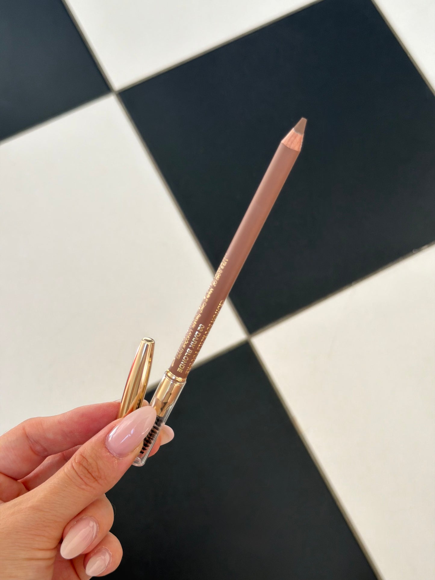 LANCÔME Brow Shaping Powdery Pencil (02)
Defined & Natural