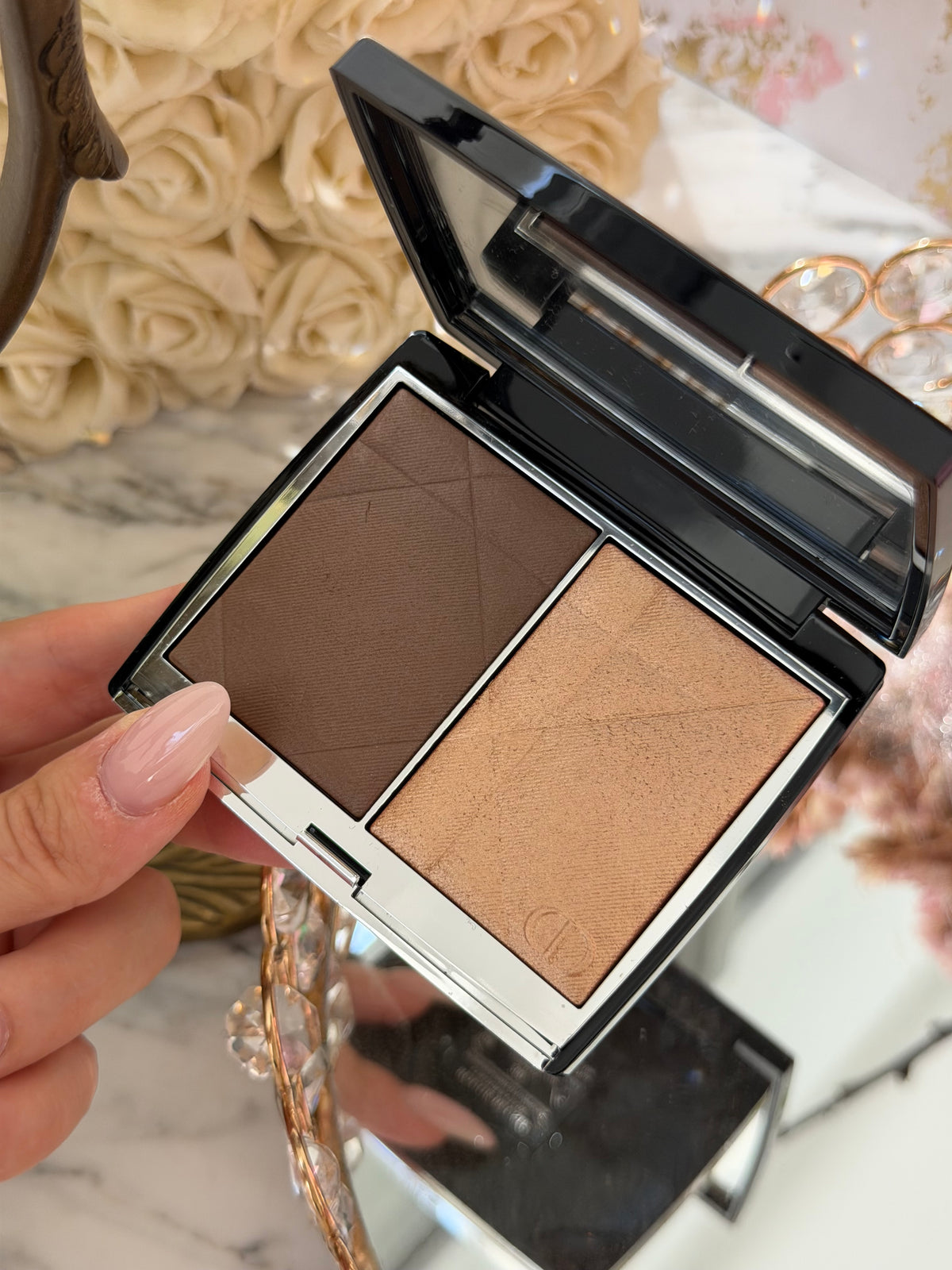 DIOR Rouge Blush Colour & Glow (200)
Multi-Use Face Palette – Color and Highlighter Duo