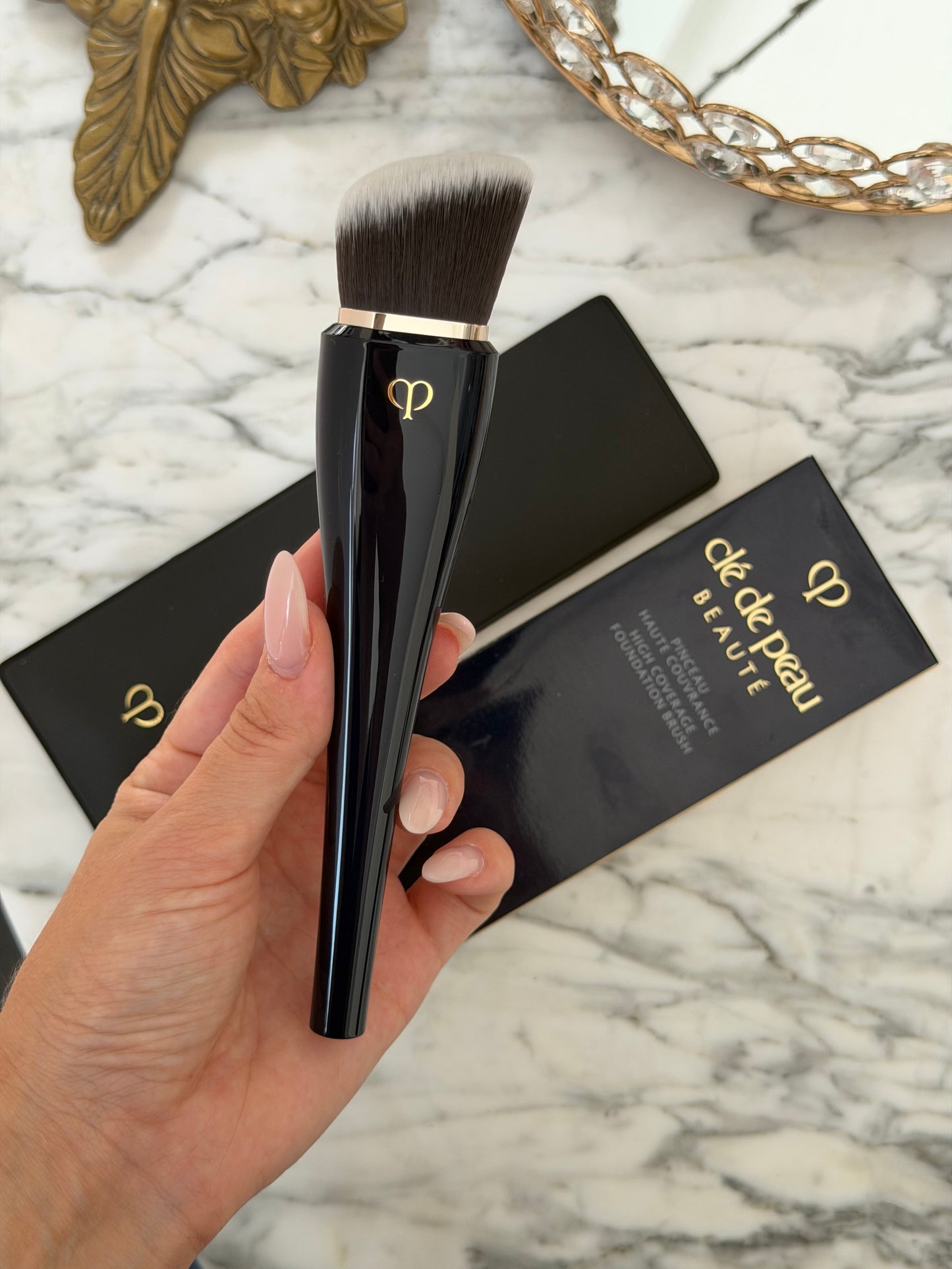 CLÉ DE PEAU BEAUTÉ Light Coverage Foundation Brush
