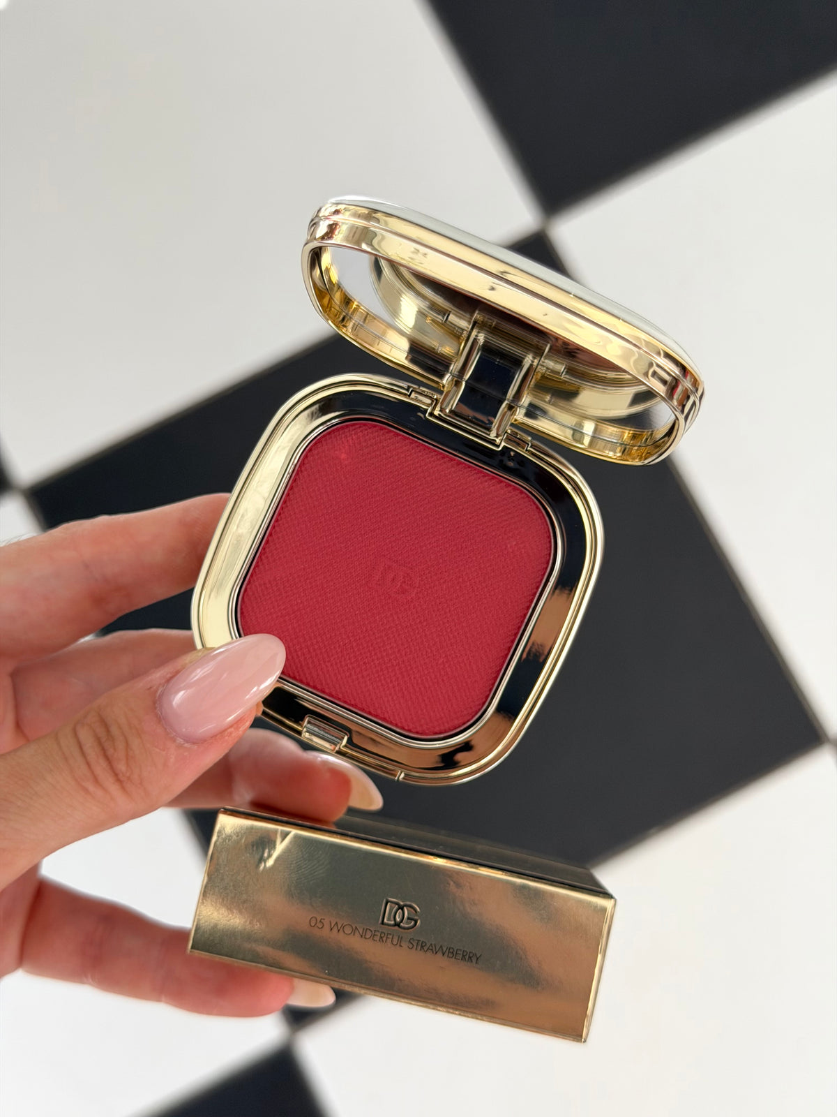 DOLCE & GABBANA
Cheek&Eyes Match - Lasting Blush & Eyshadow Powder (05)