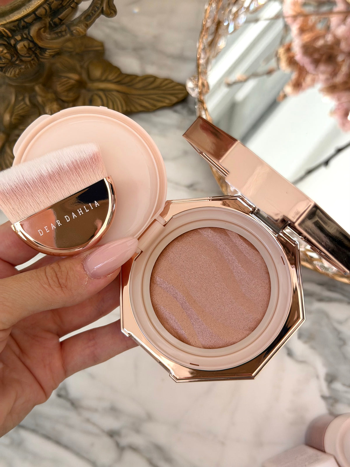DEAR DAHLIA Blooming Edition
Endless Glow Illuminator - Highlighter