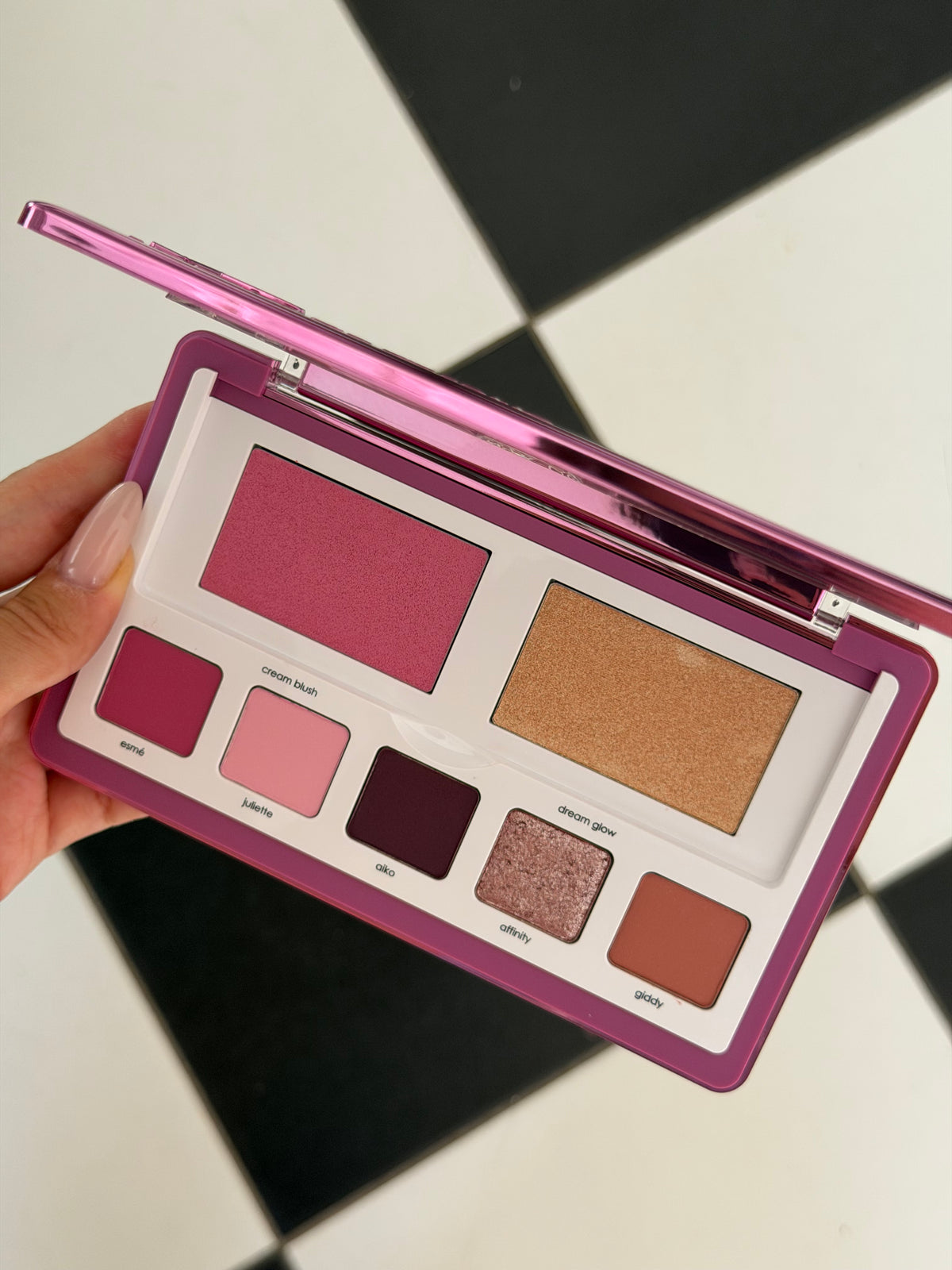 NATASHA DENONA Love Face Palette
Eye & Cheek Essential