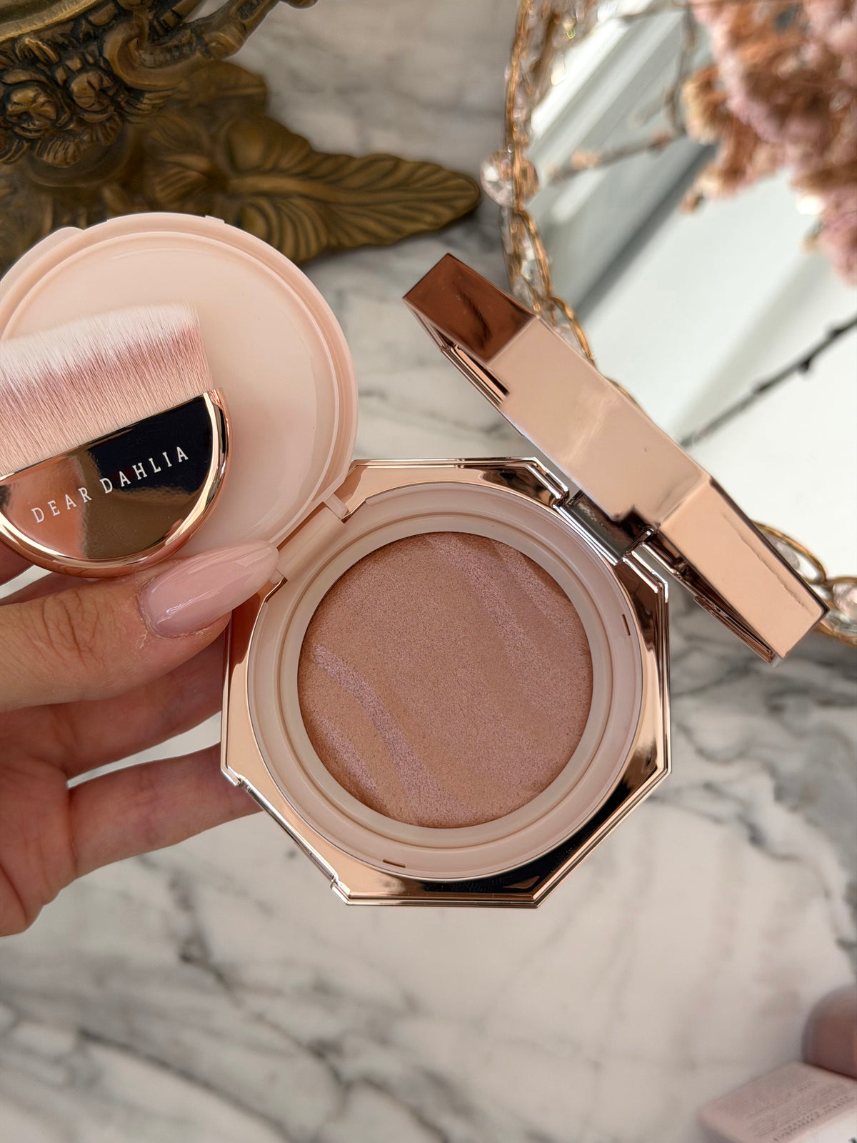 DEAR DAHLIA Blooming Edition
Endless Glow Illuminator - Highlighter