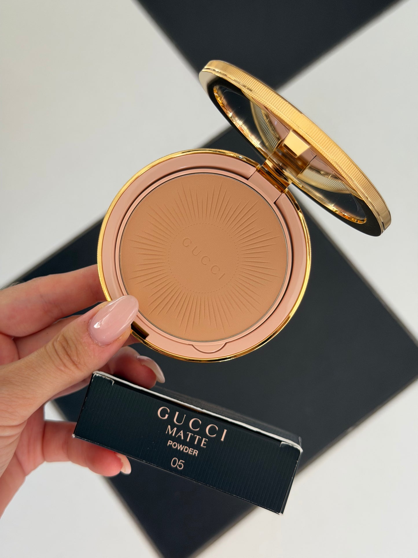 GUCCI Matte Face Powder - Blurring & Mattifying Tinted, Natural Matte (05)