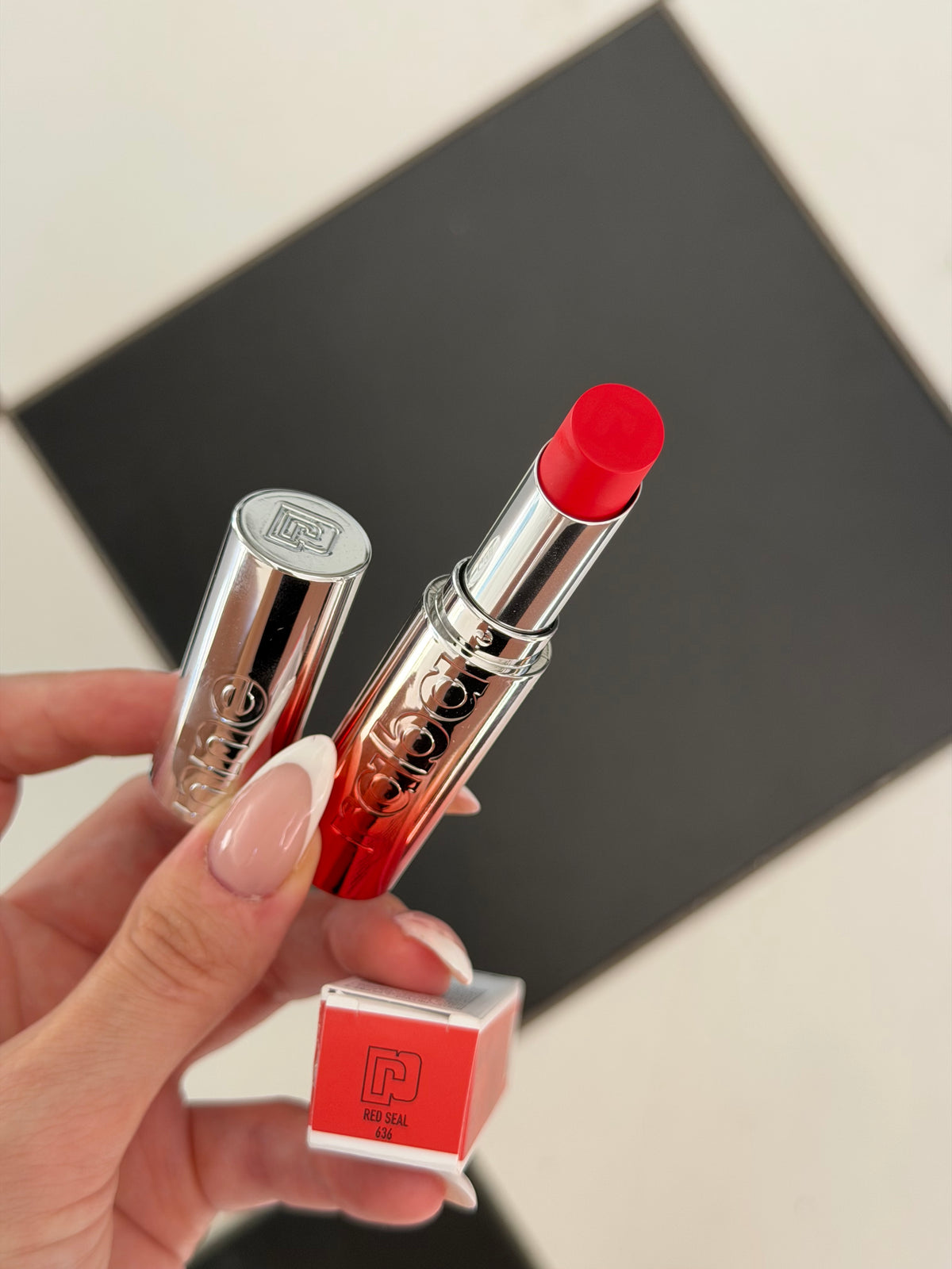PACO RABANNE Famous Lipcolor Matte
Highly Pigmented Lipstick Matte Finishes
