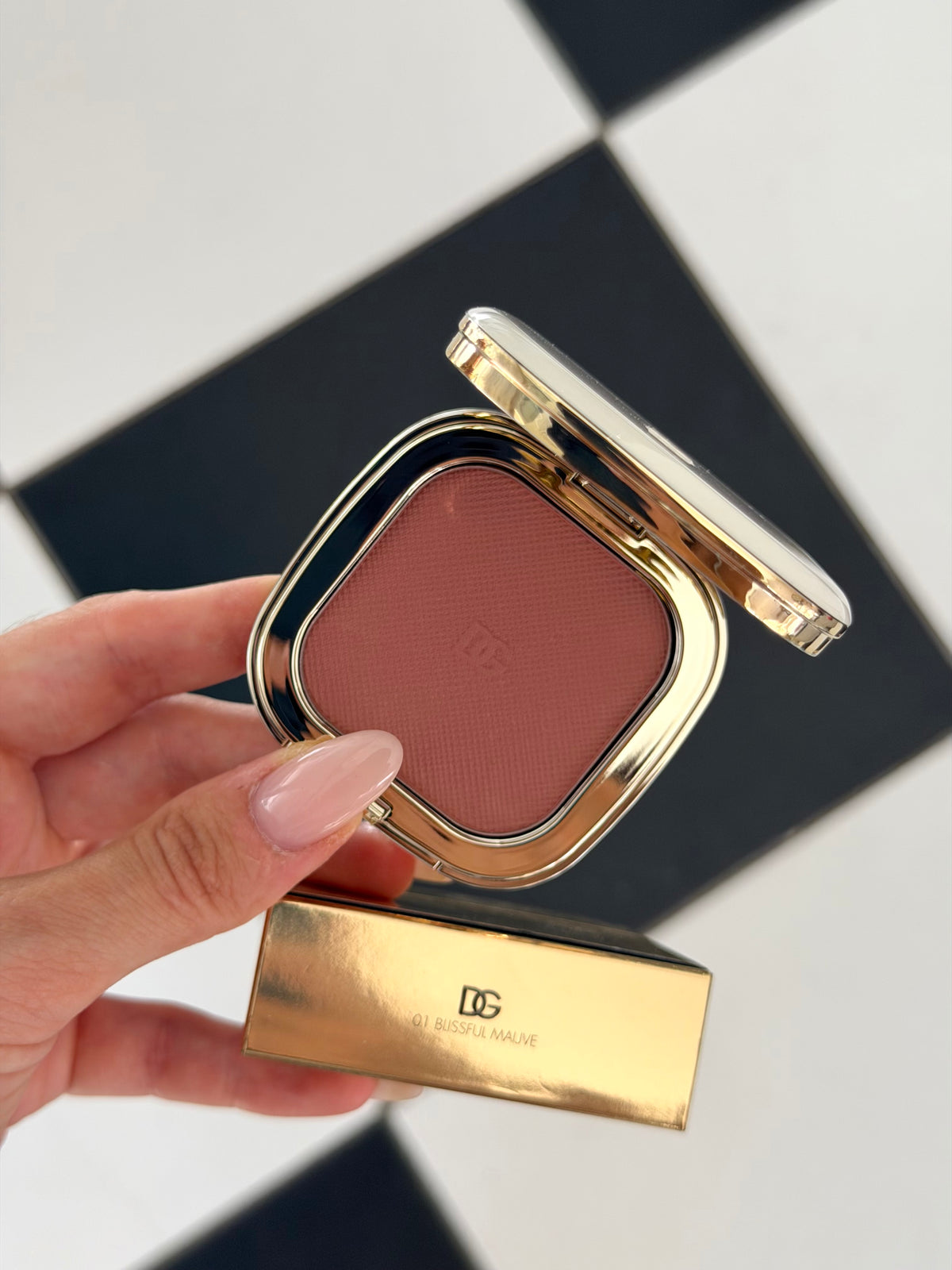 DOLCE&GABBANA
Cheek&Eyes Match - Lasting Blush & Eyshadow Powder (01)