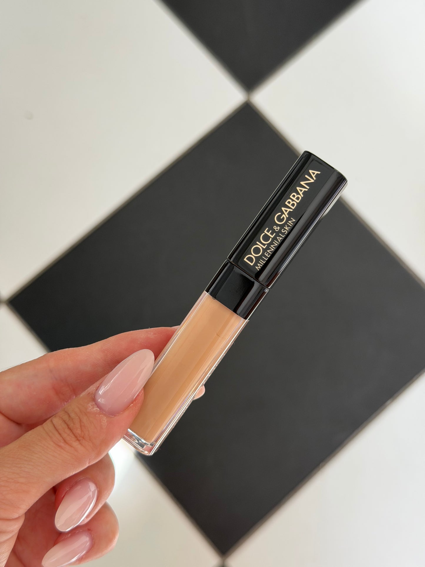DOLCE&GABBANA
Millennial Skin Longwear Concealer (4)