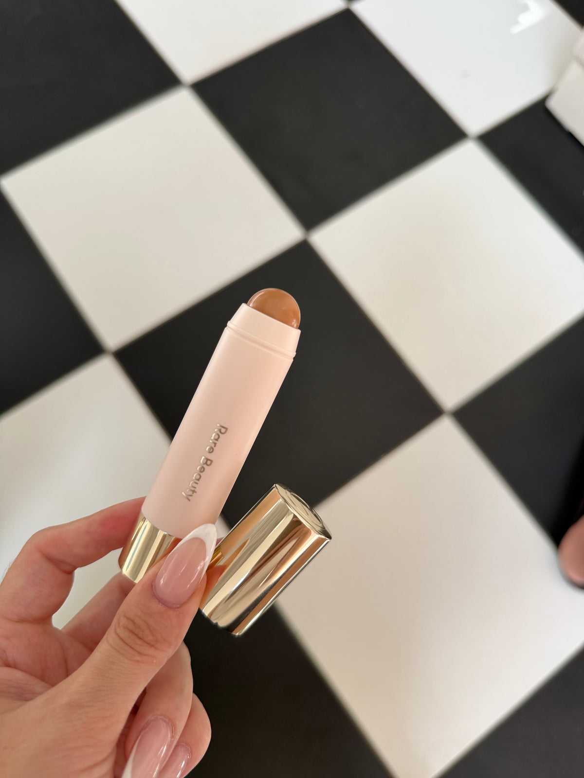 RARE BEAUTY Warm Wishes Effortless Bronzer Stick - Happy Sol