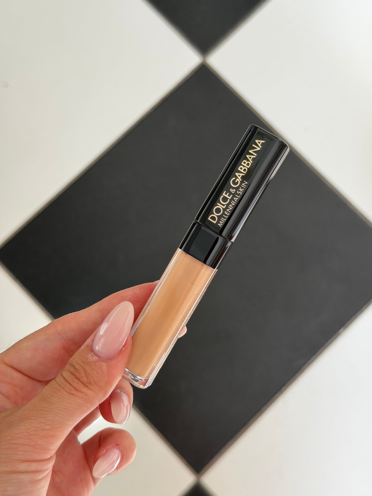 DOLCE&GABBANA
Millennial Skin Longwear Concealer (4)