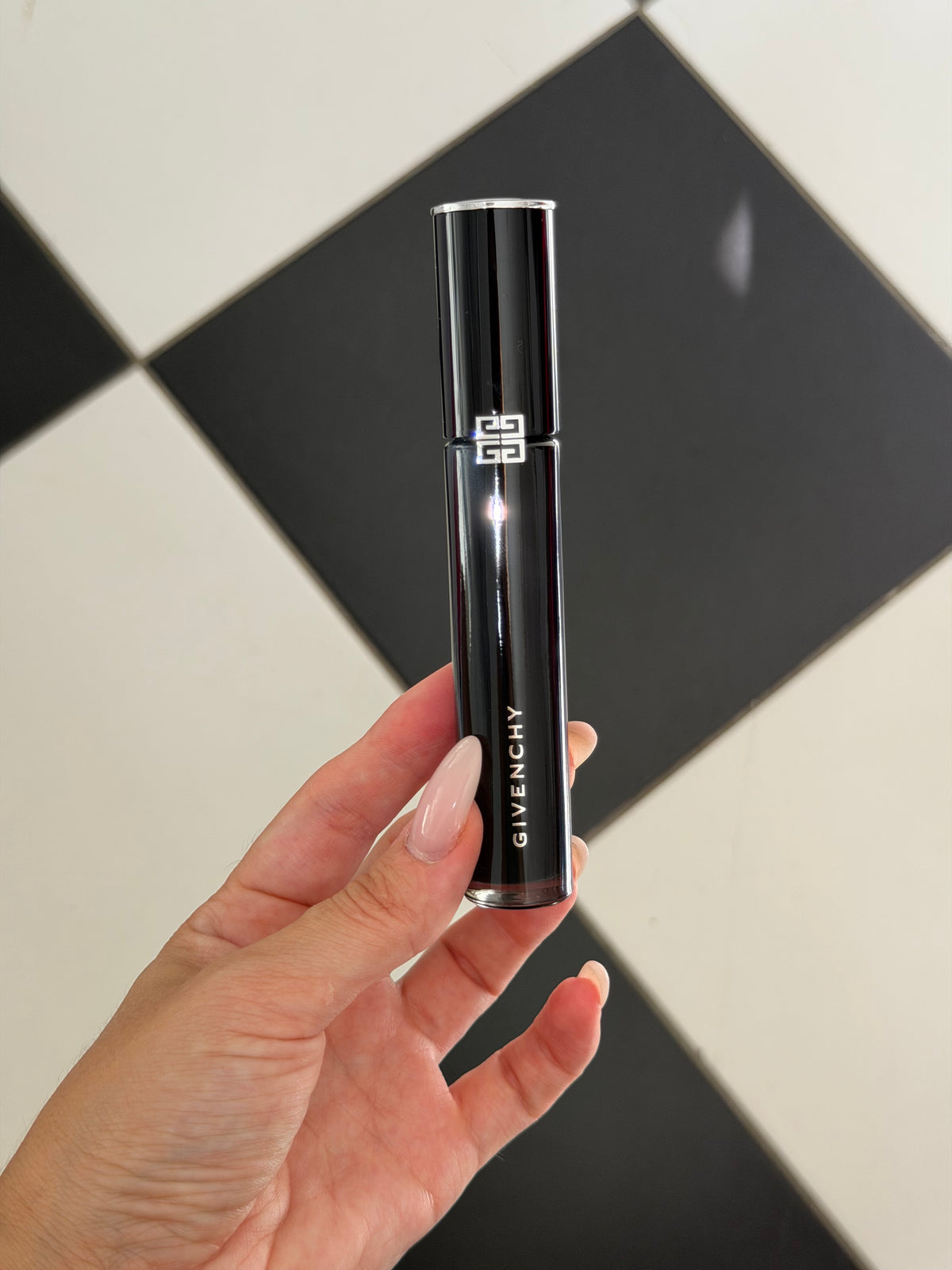 GIVENCHY L’Interdit Mascara 24H Volume & XXL Length (01)