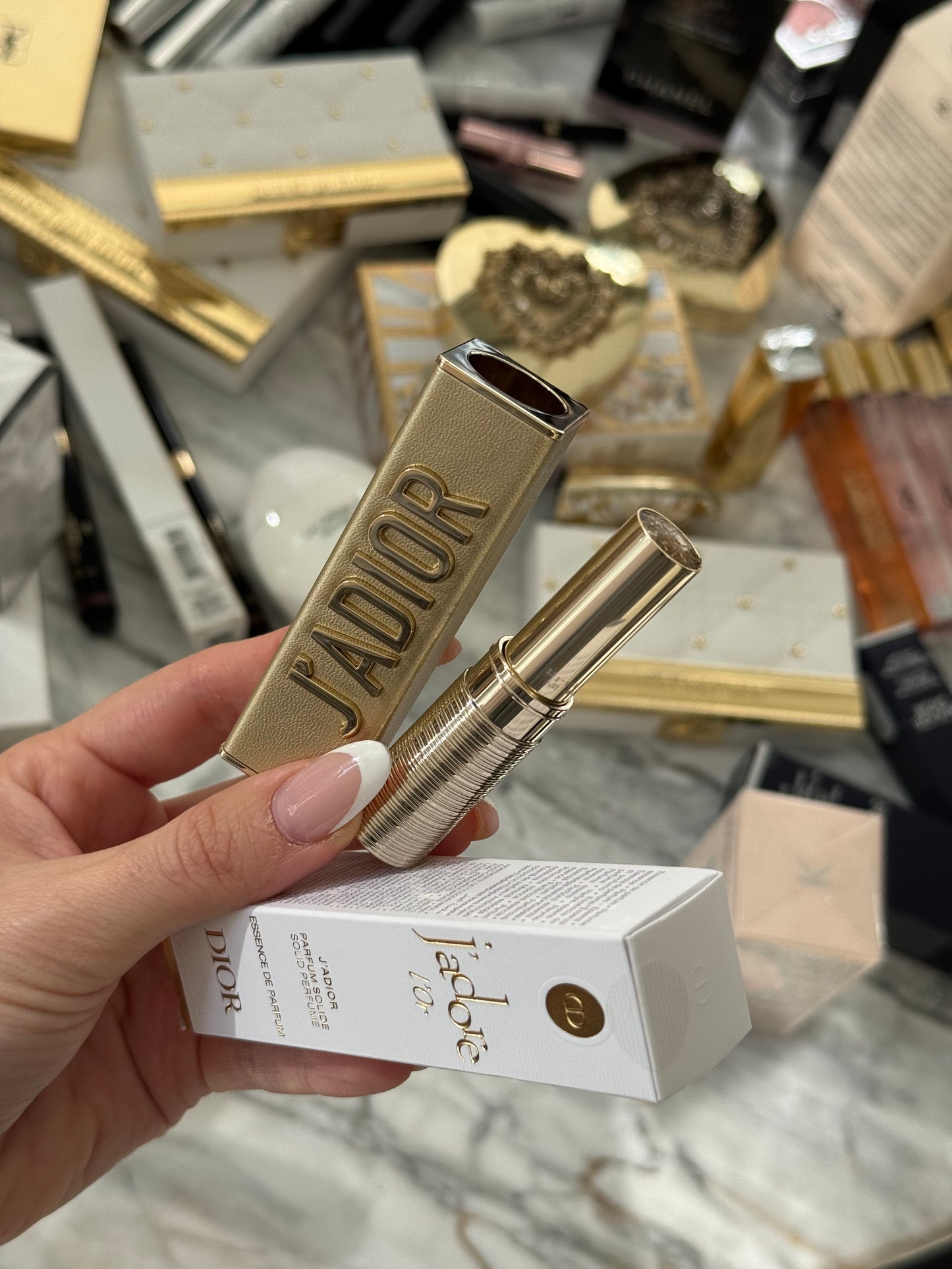 DIOR J’Adior L’Or Parfum Solide - Essence De Parfum
Alcohol-Free Fragrance Stick - Intense, Solar Floral Notes
