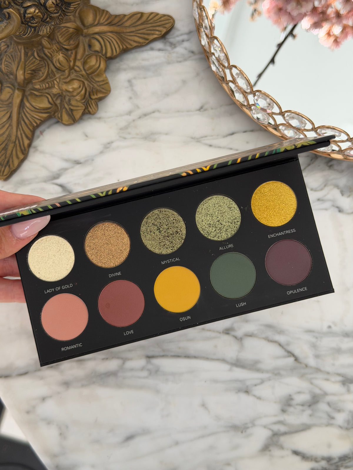 UOMA Black Magic Color Eyeshadow Palette - Allure