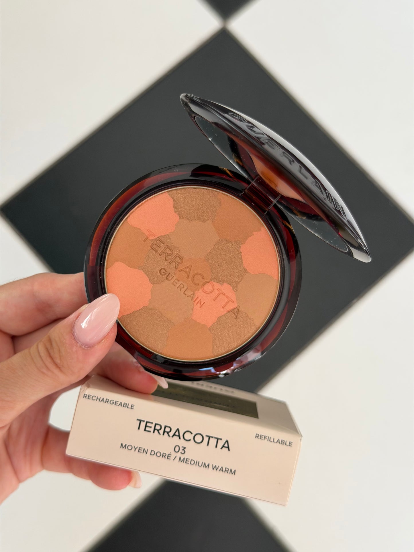 GUERLAIN Terracotta Light The Sun-Kissed Natural Healthy Glow Powder (03)
Soft & Blushing Long-Lasting