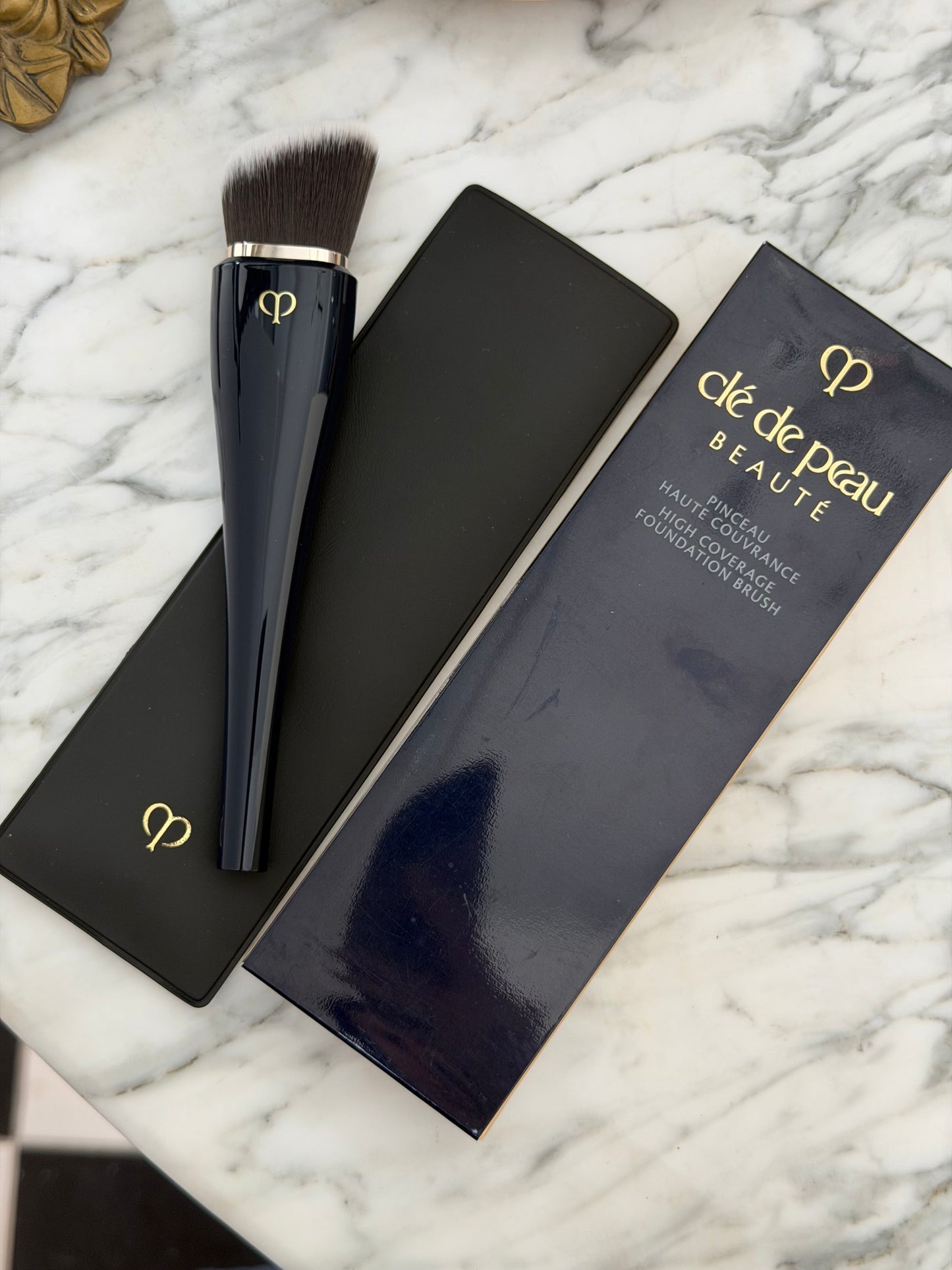 CLÉ DE PEAU BEAUTÉ Light Coverage Foundation Brush