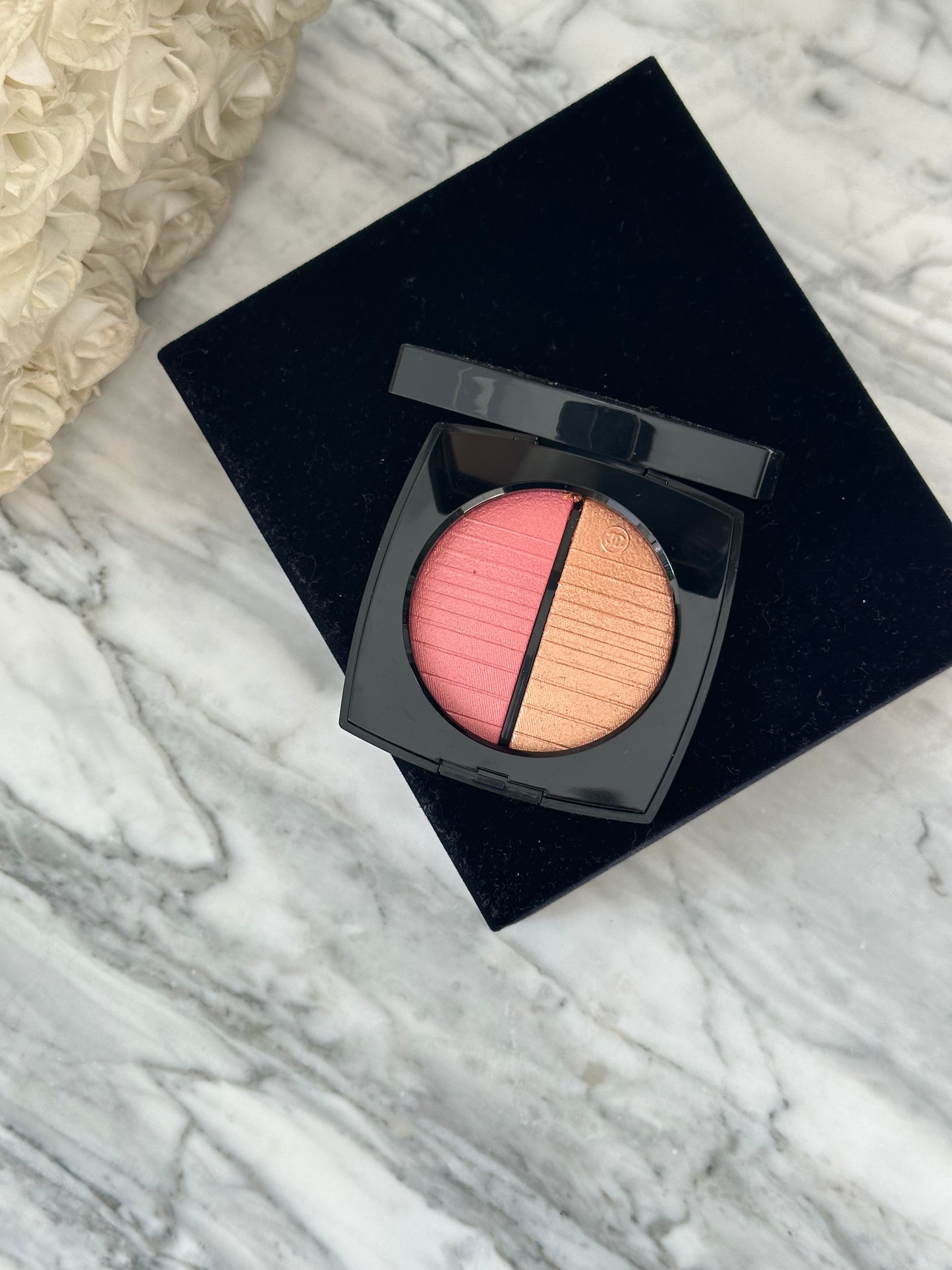 CHANEL Les Beiges
Healthy Golden Glow Powder