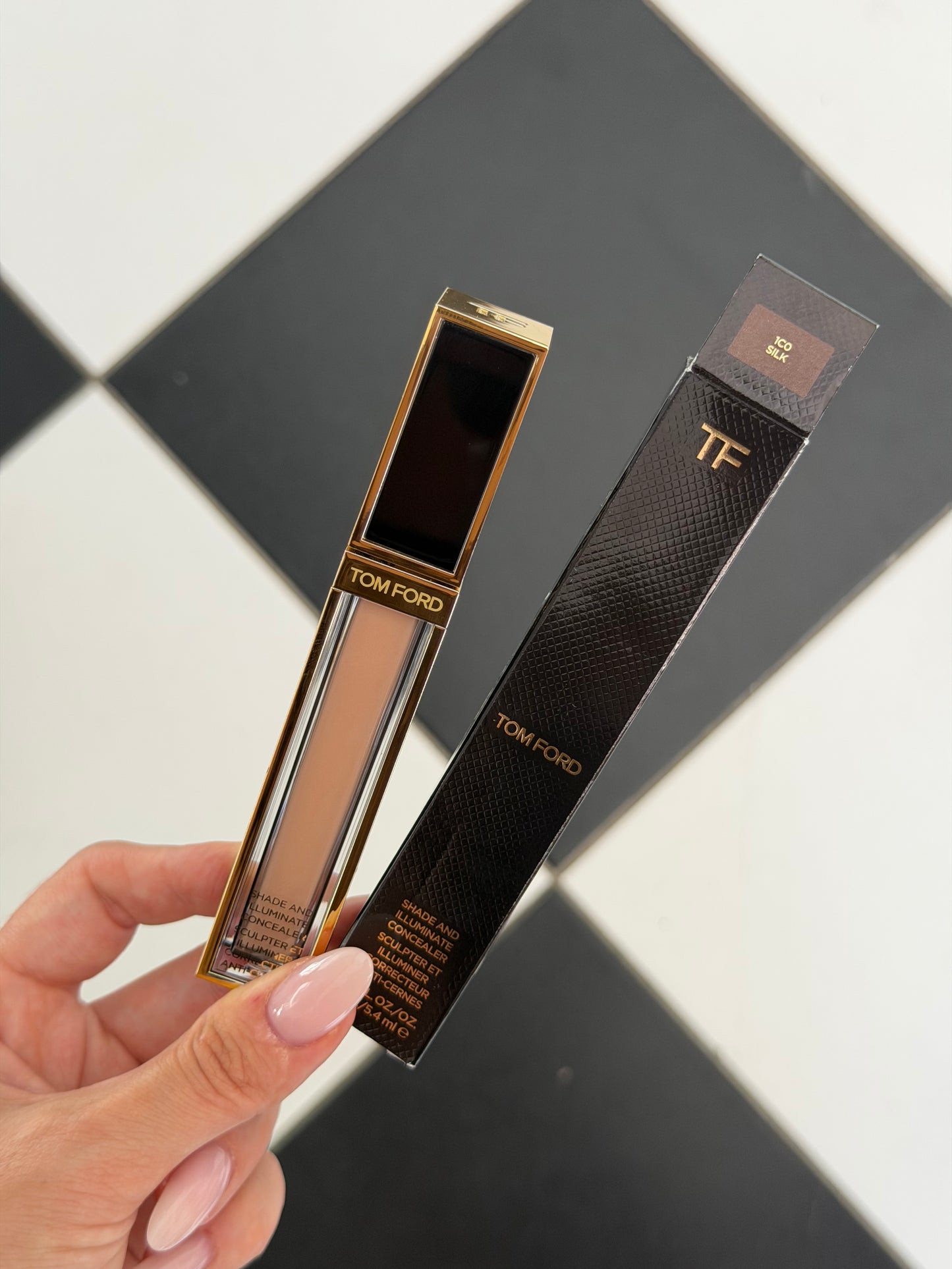 TOM FORD Shade And Illuminate Concealer (1C0)