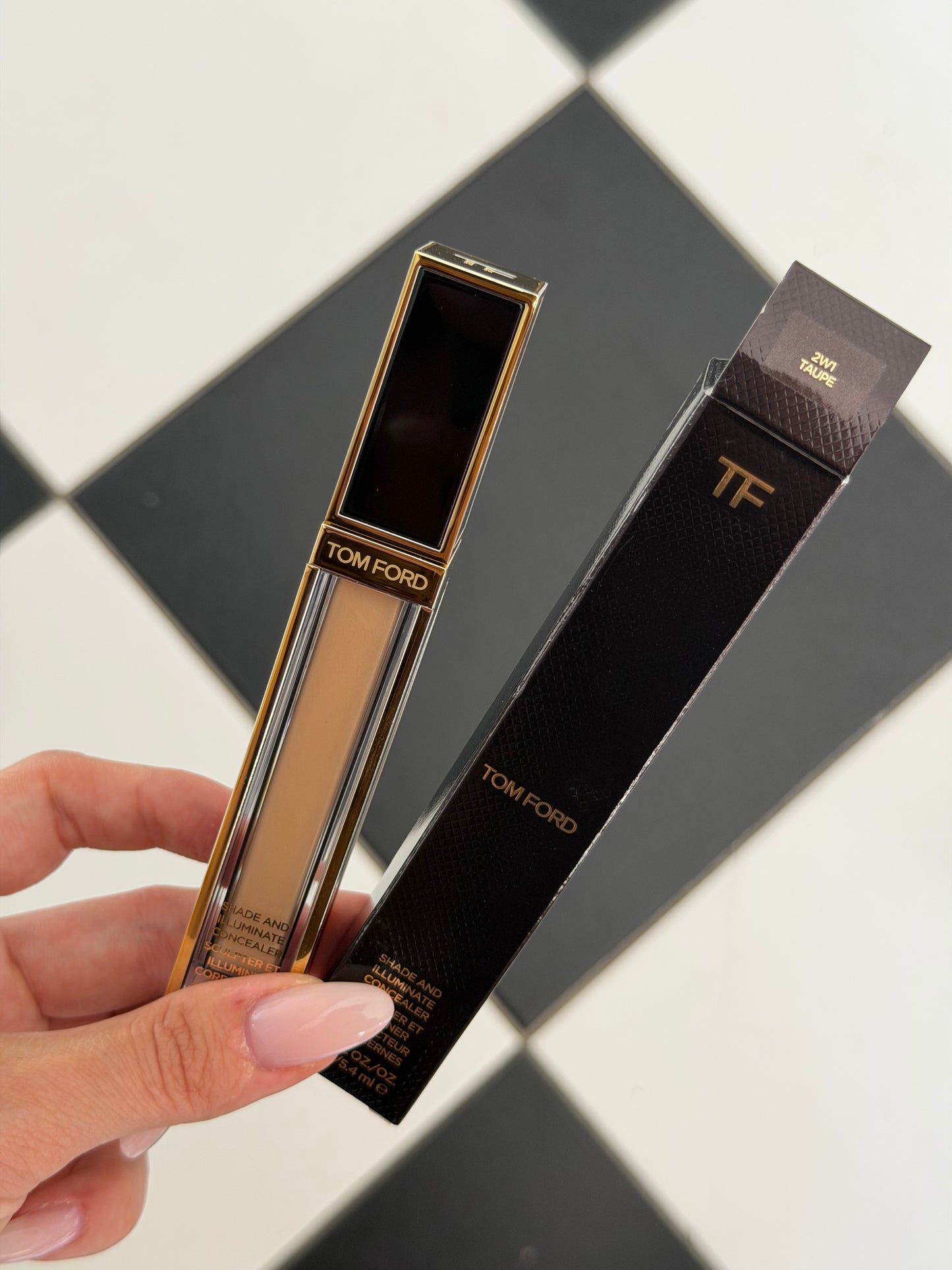 TOM FORD Shade And Illuminate Concealer (2W1)
