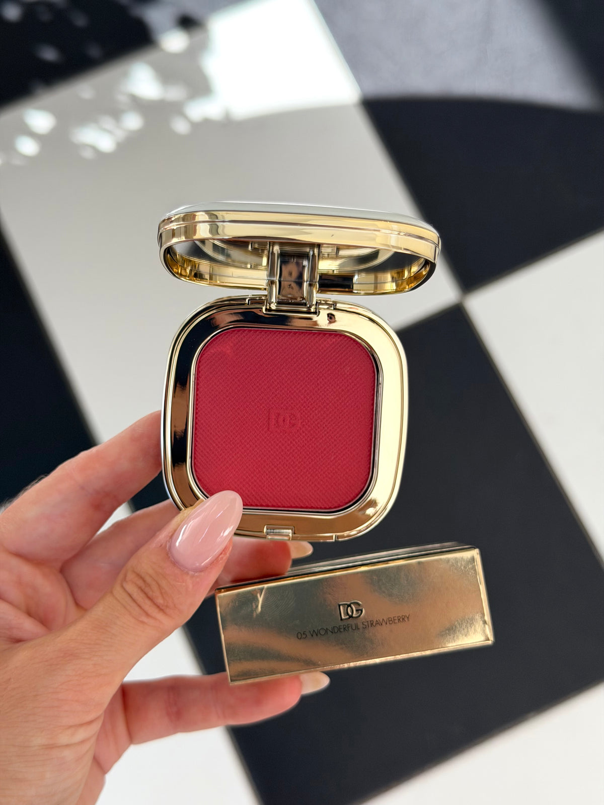 DOLCE & GABBANA
Cheek&Eyes Match - Lasting Blush & Eyshadow Powder (05)