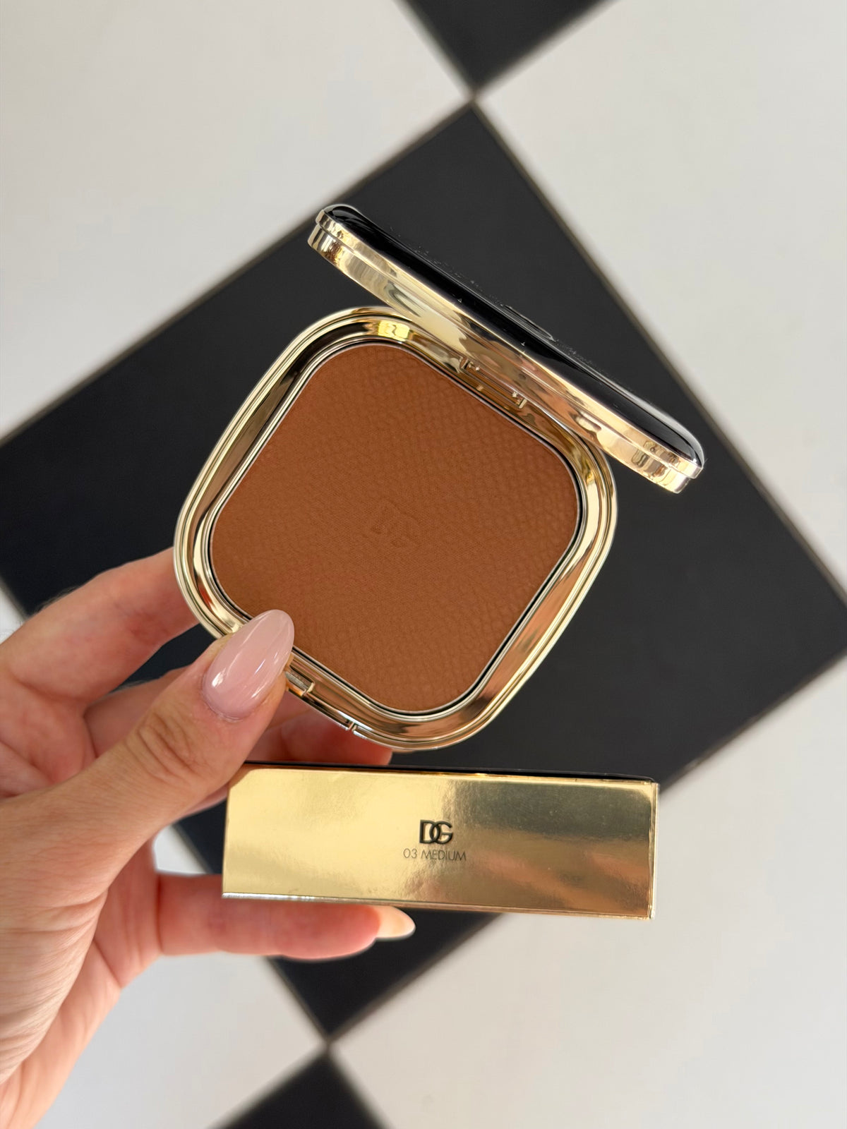 DOLCE&GABBANA Face&Eyes Match
Lasting Bronzer & Eyeshadow Powder (03)
