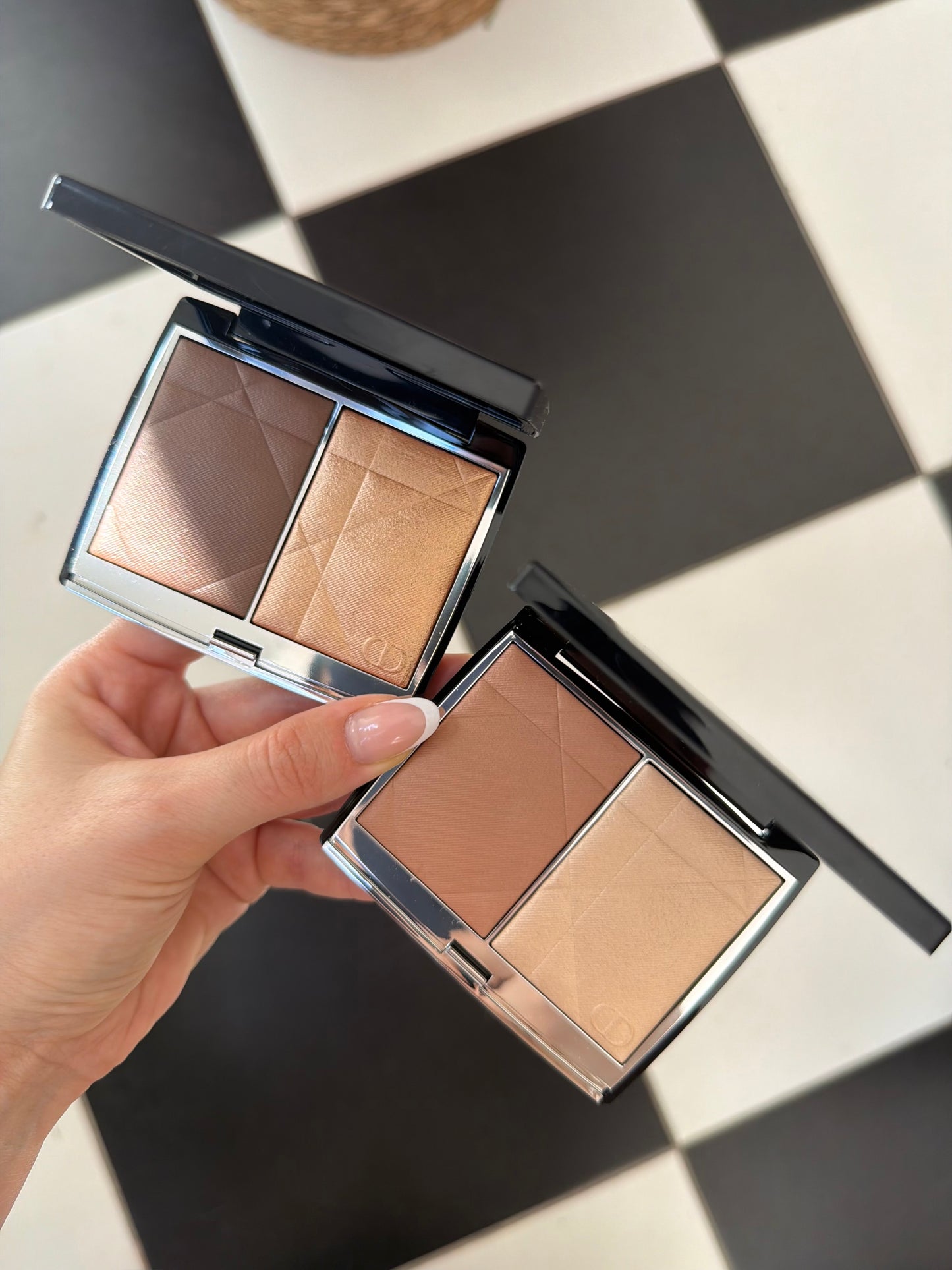 DIOR Rouge Blush Colour & Glow (100)
Multi-Use Face Palette – Color and Highlighter Duo