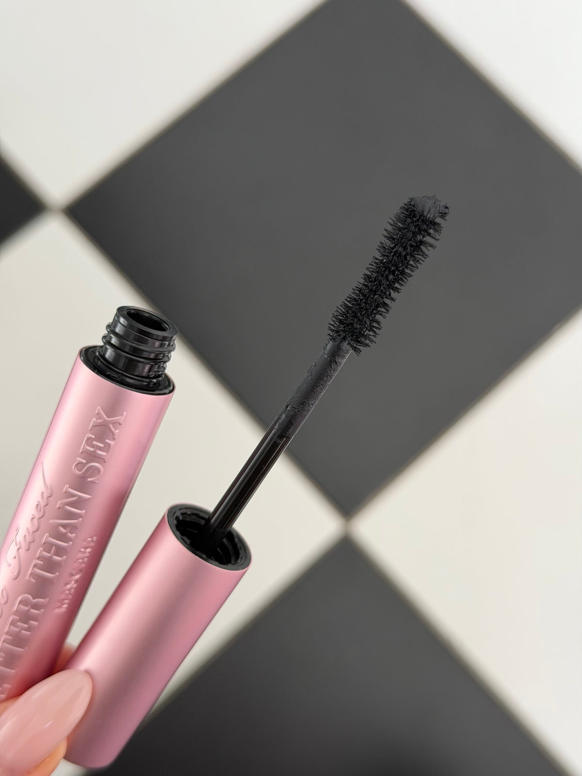 TOO FACED Better Than Sex Volumizing Mascara - Black
Dramatic Volume & Longer Lashes