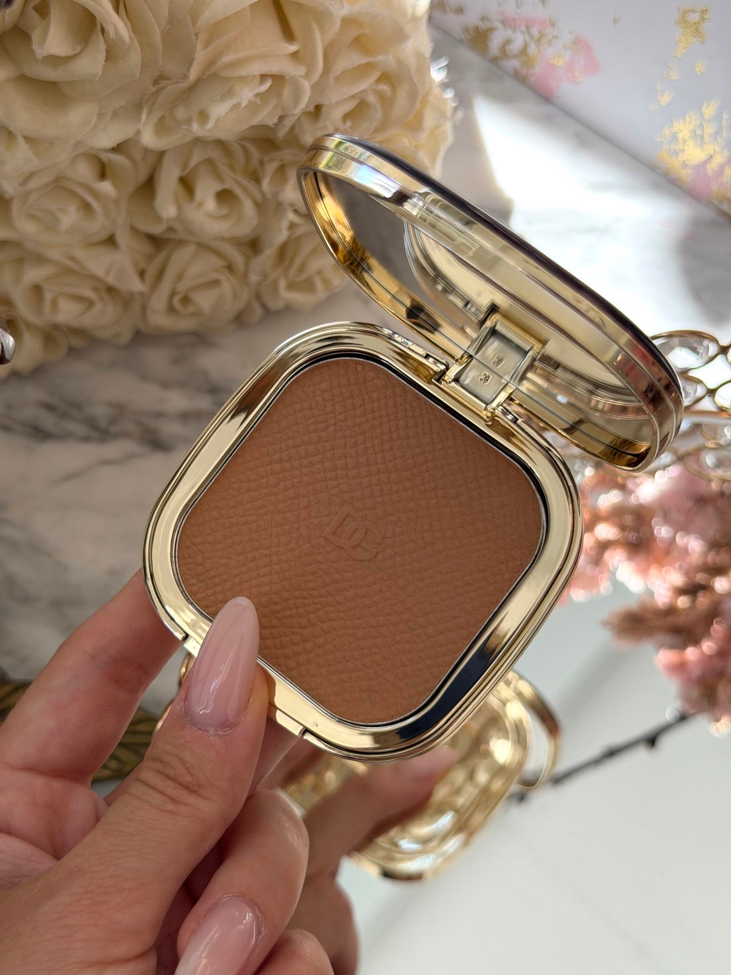 DOLCE&GABBANA Face&Eyes Match
Lasting Bronzer & Eyeshadow Powder (02)