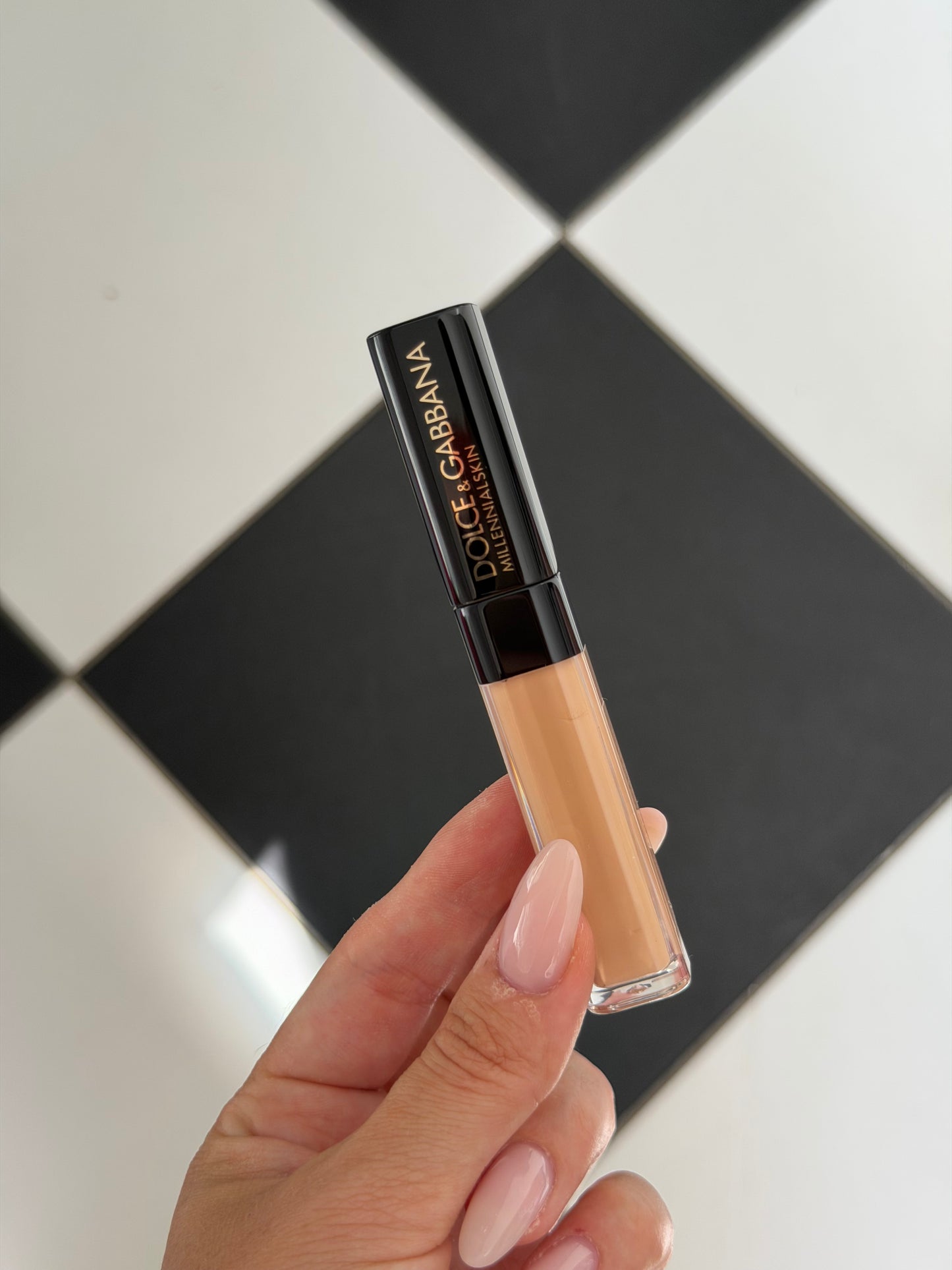 DOLCE&GABBANA
Millennial Skin Longwear Concealer (4)