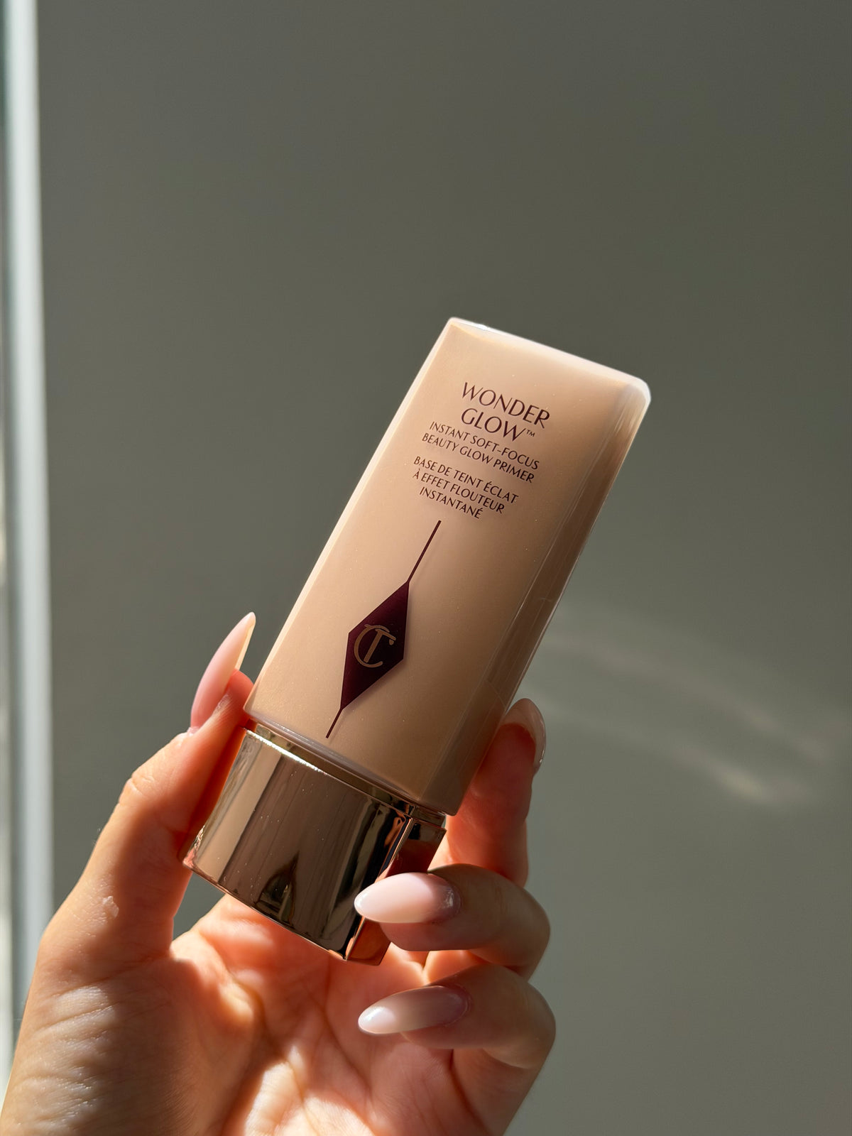 CHARLOTTE TILBURY
WonderGlow Primer
Instant Soft-Focus Beauty Glow