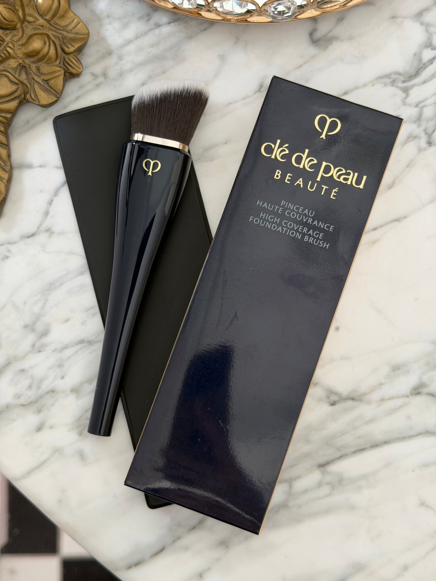 CLÉ DE PEAU BEAUTÉ Light Coverage Foundation Brush