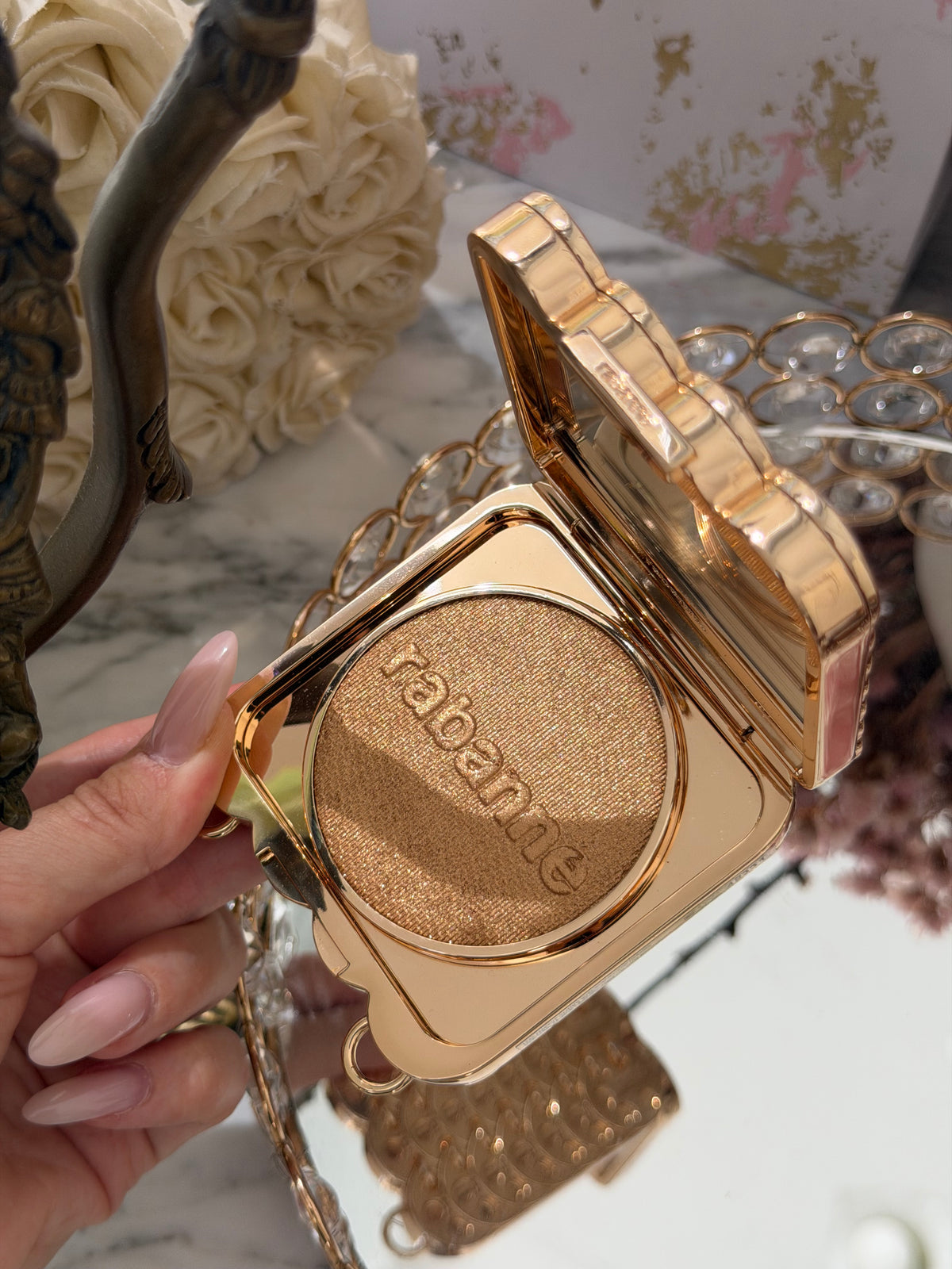 PACO RABANNE 1969 Makeup Clutch
Ultra-Shiny, All-Over Luminizer, Second Skin Comfort