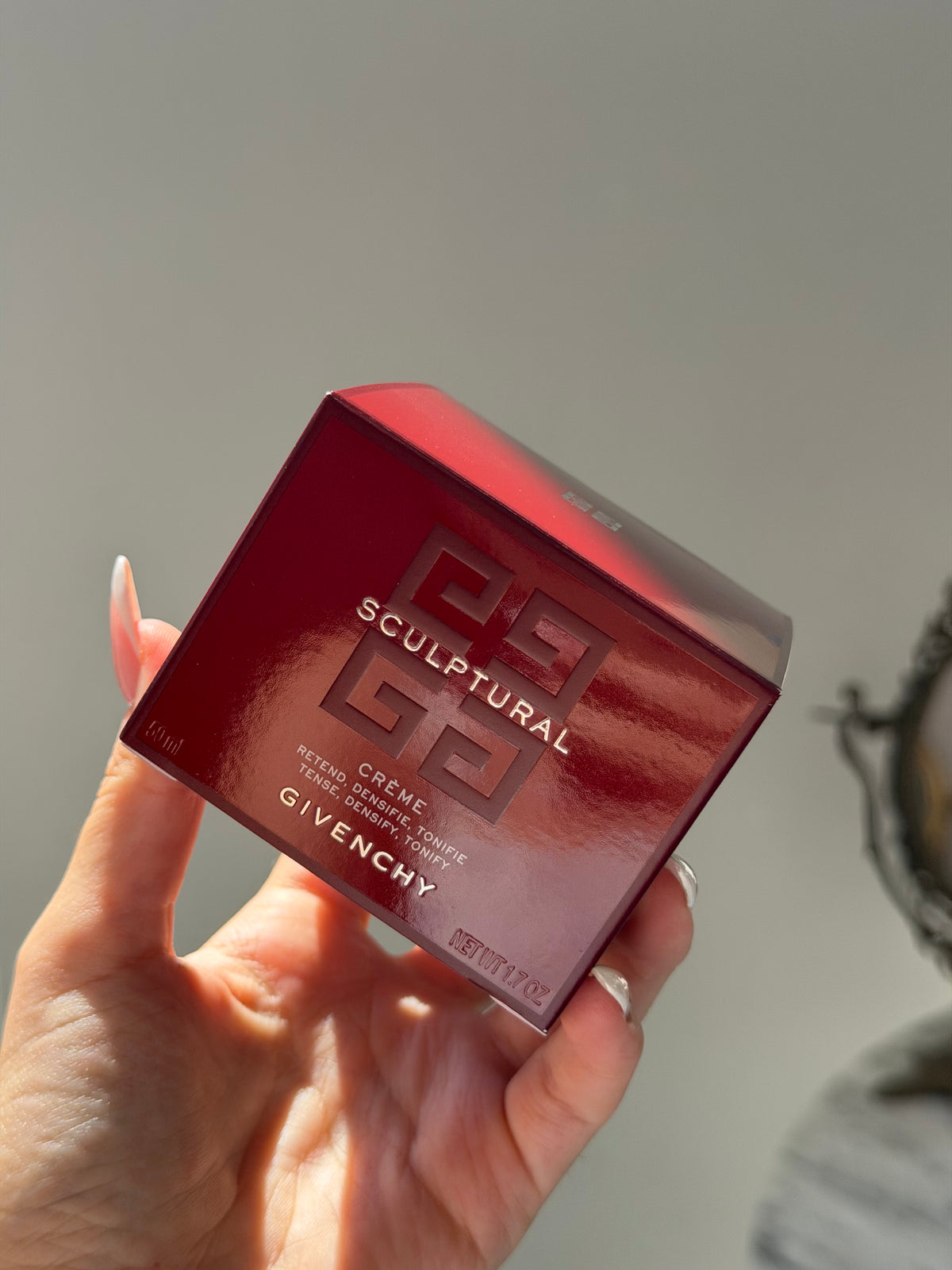 GIVENCHY
Sculptural Cream
Tense, Densify and Tonify Your Facial Contour and Volumes
