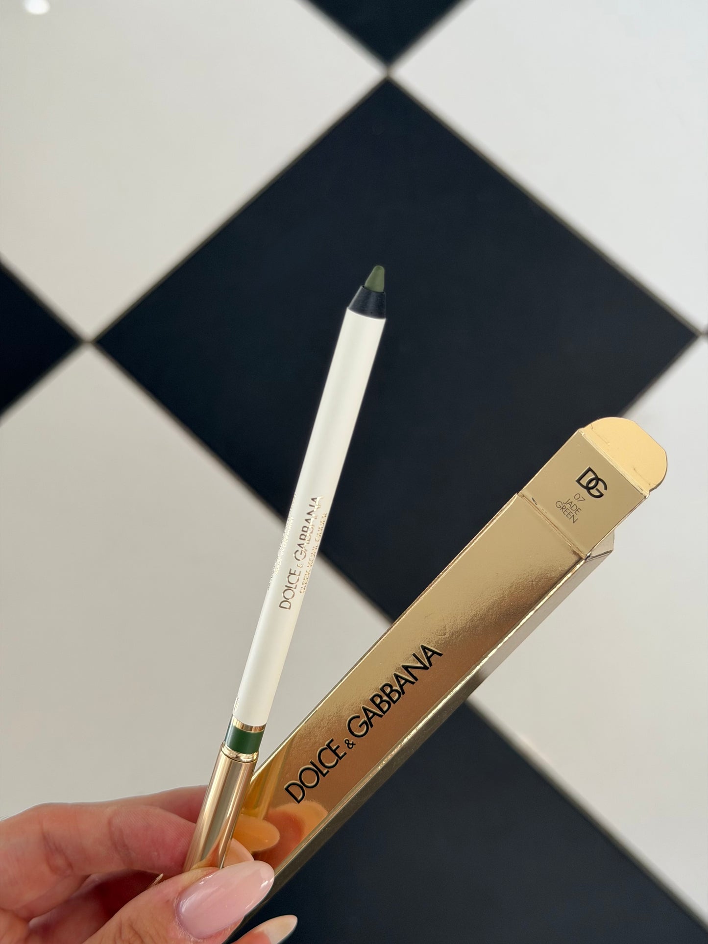 DOLCE&GABBANA Sleek Khol Glider 
10H Lasting Intense Color Eye Pencil (07)