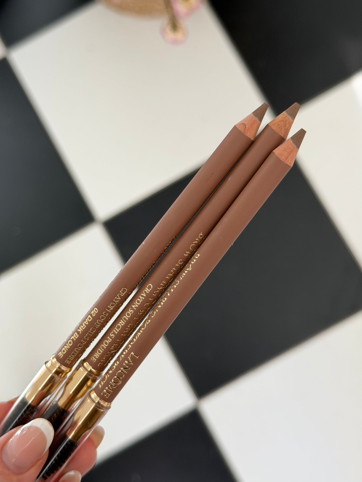 LANCÔME Brow Shaping Powdery Pencil (02)
Defined & Natural
