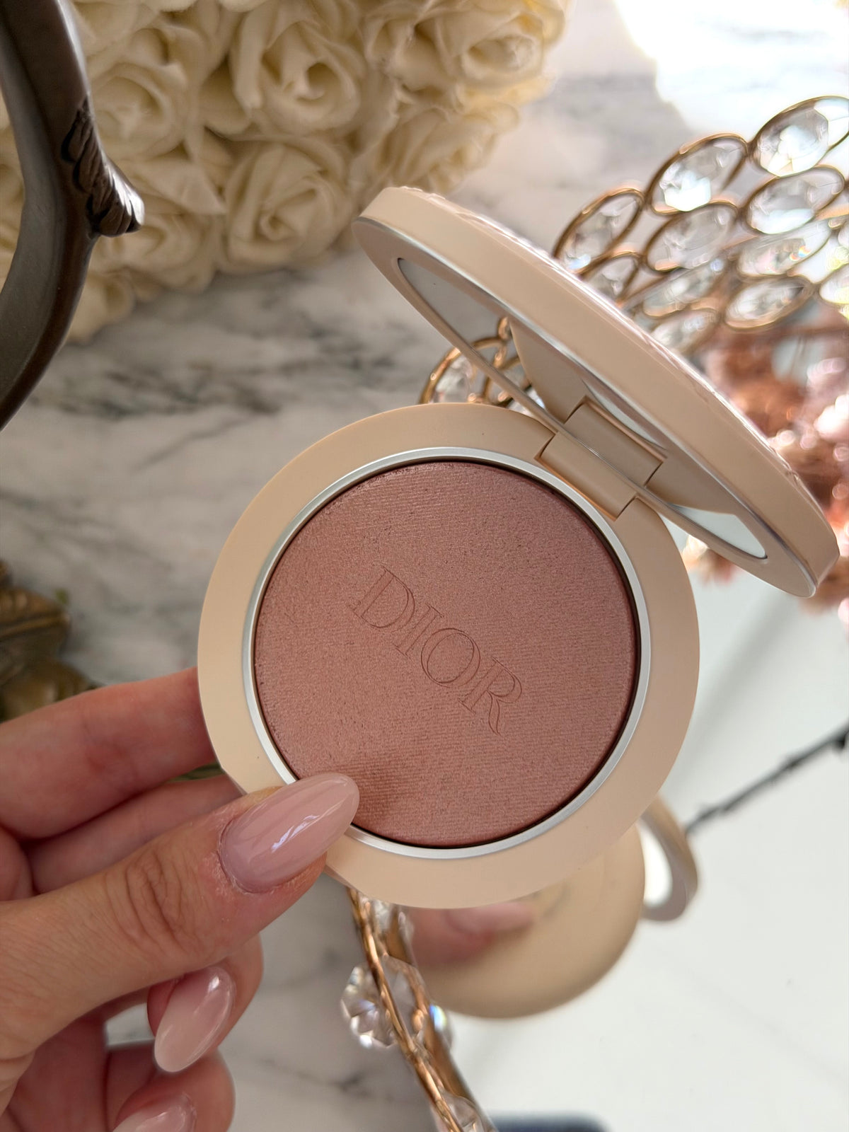 DIOR Forever Couture Luminizer (05)
Longwear Highlighter - 95%* Natural-Origin Pigments
