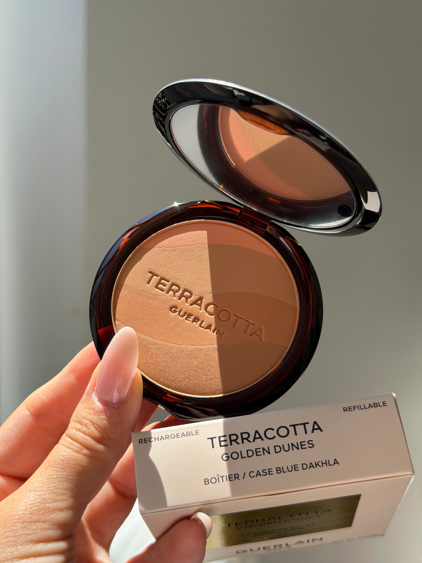 GUERLAIN Terracotta Golden Dunes
The Sun-Kissed Healthy Glow Powder Limited Edition - Case Blue Dakhla
