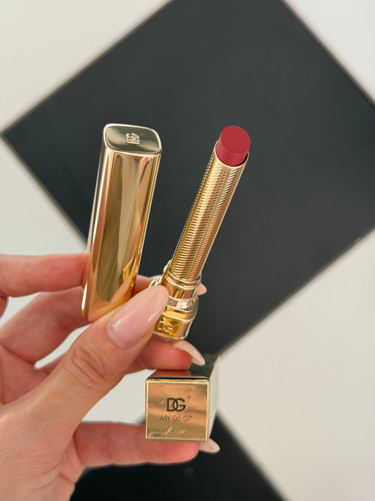 DOLCE&GABBANA My Sculpt Satin
Lasting Color & Hydration Lipstick Stylo - MY 06.07