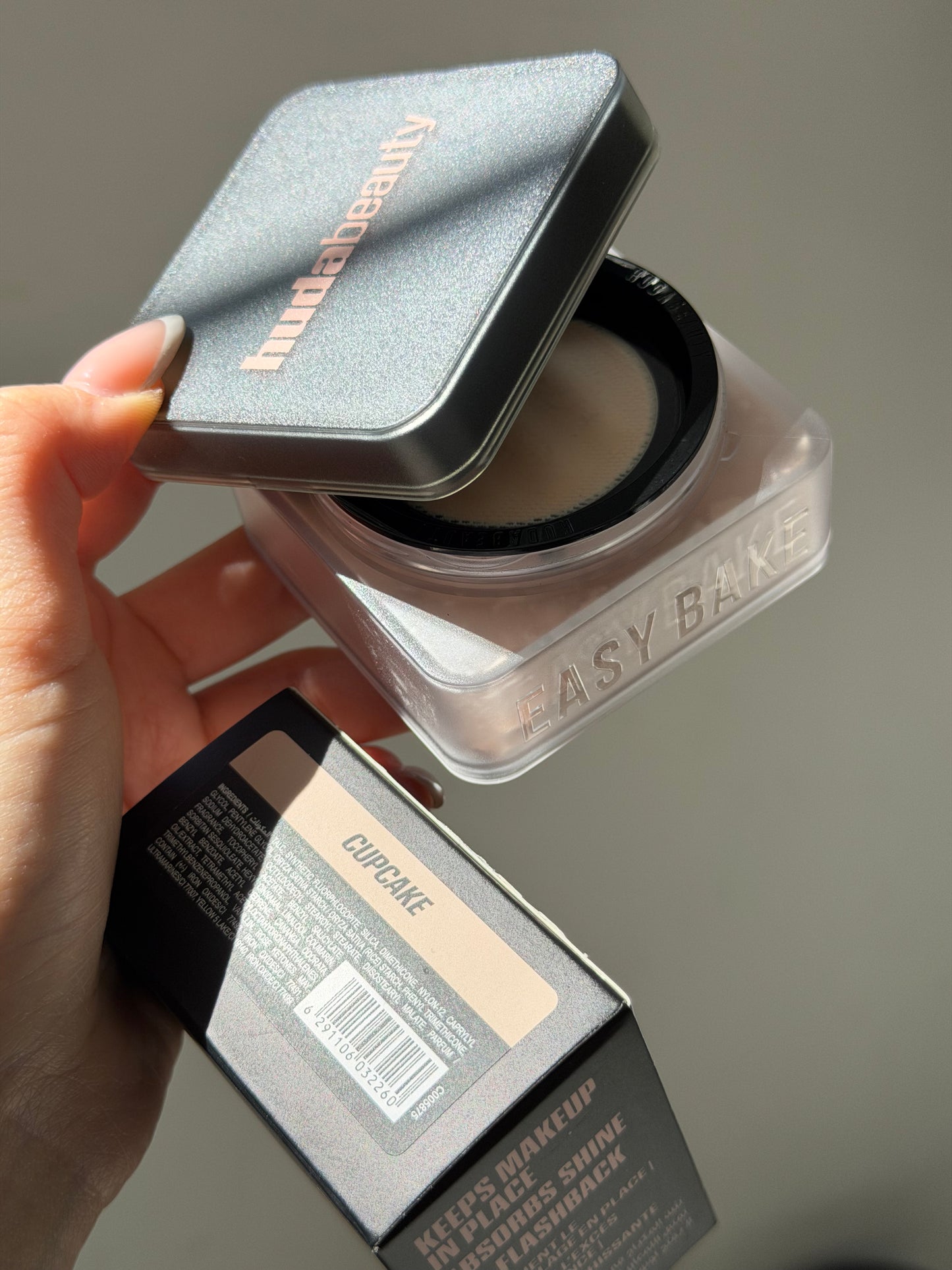 HUDA BEAUTY Easy Bake Loose Baking & Setting Powder - Cupcake