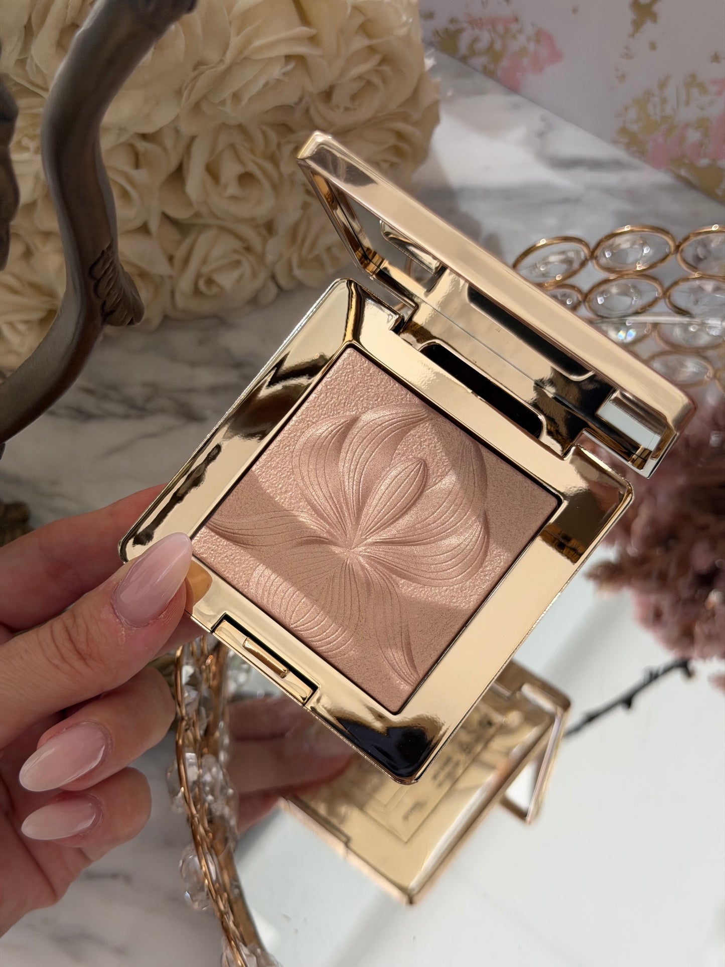 SISLEY L'Orchidée
Highlighter Illuminating Powder Gel