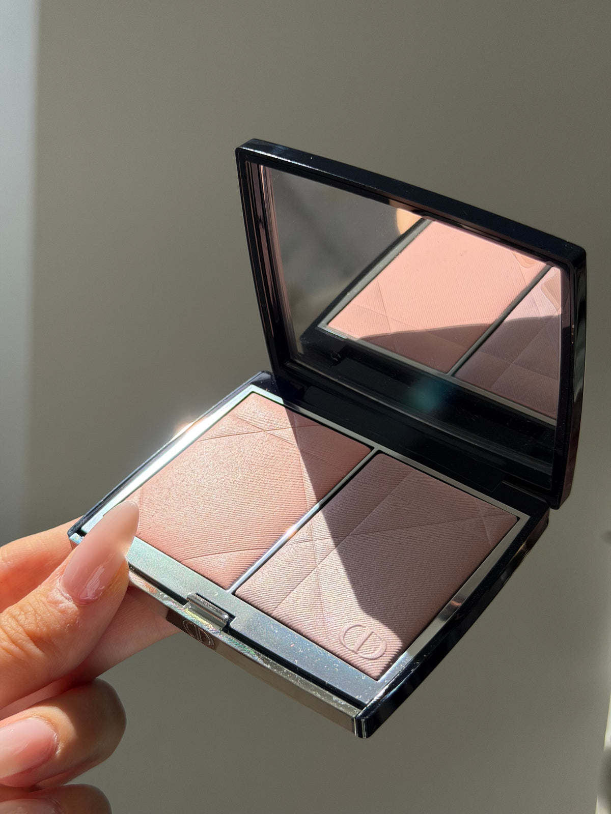 DIOR Rouge Blush Colour & Glow (287)
Multi-Use Face Palette – Color and Highlighter Duo