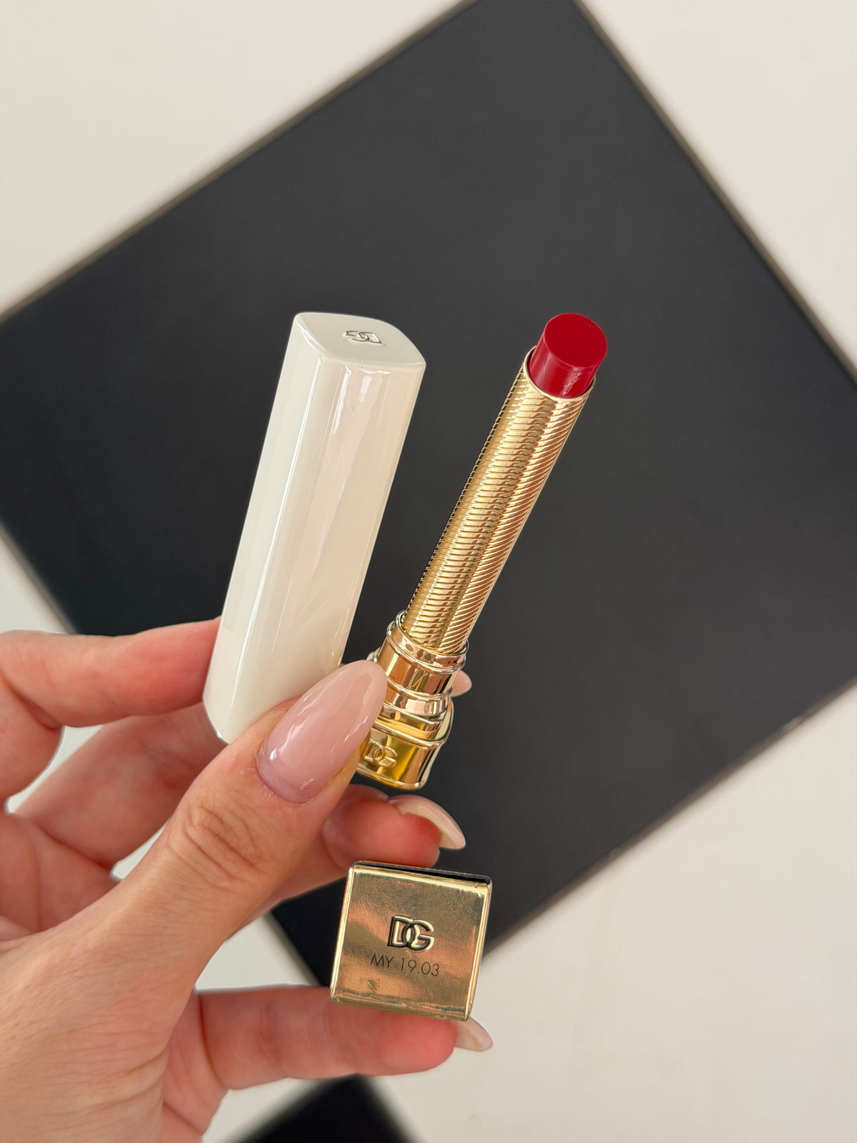 DOLCE&GABBANA My Juicy Sheer Lipstick - My 19.03
Instant Shine & Hydration Lip Stylo