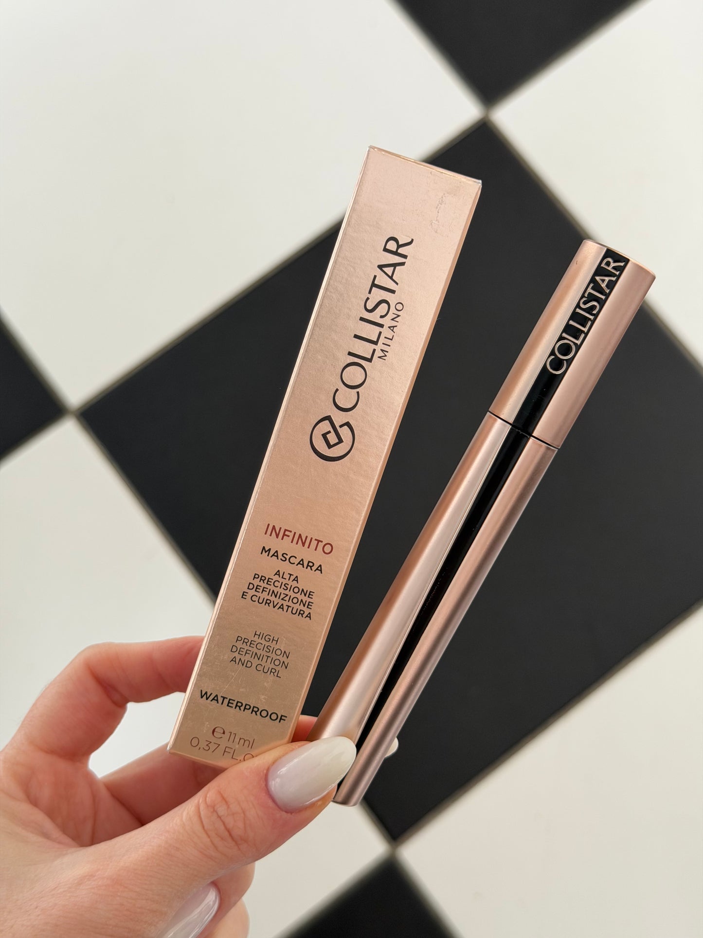 COLLISTAR Infinito Mascara Waterproof
Extreme Length, Definition Lifting Effect