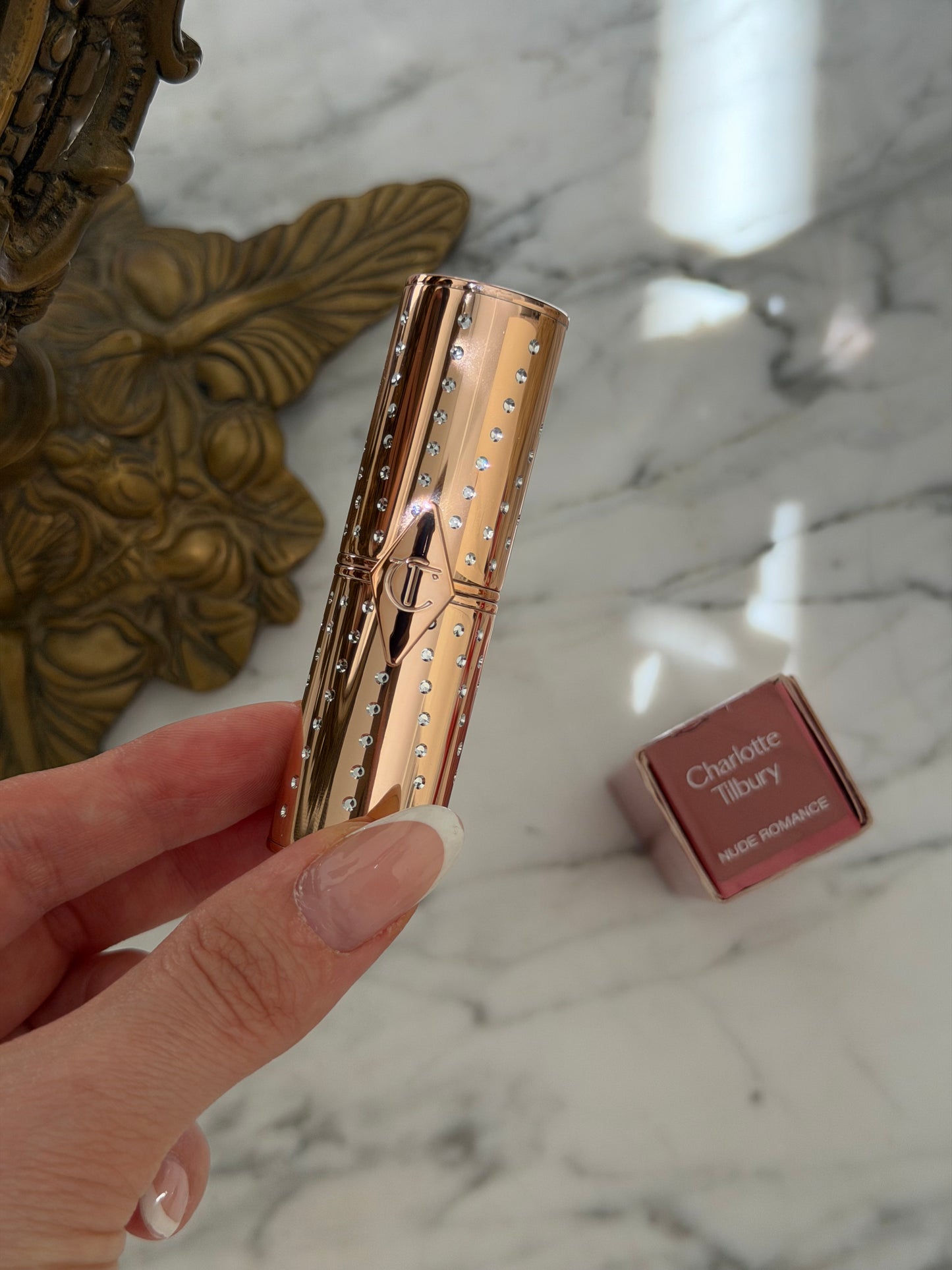 CHARLOTTE TILBURY
Look Of Love Lipstick
K.I.S.S.I.N.G - Nude Romance