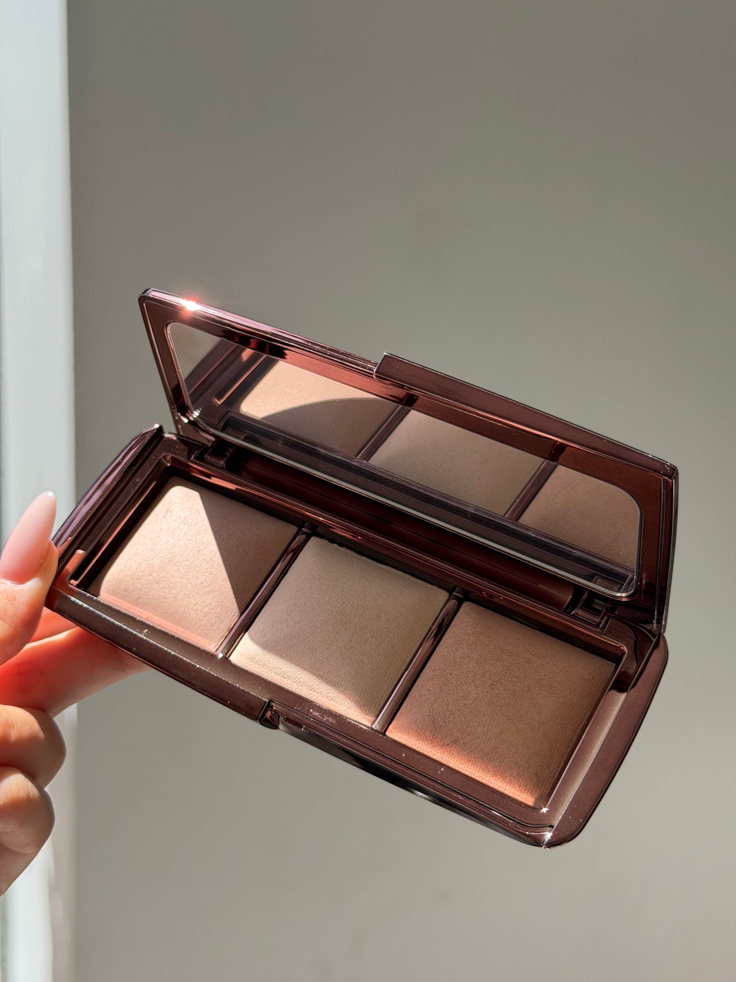 HOURGLASS Ambient Lighting Palette