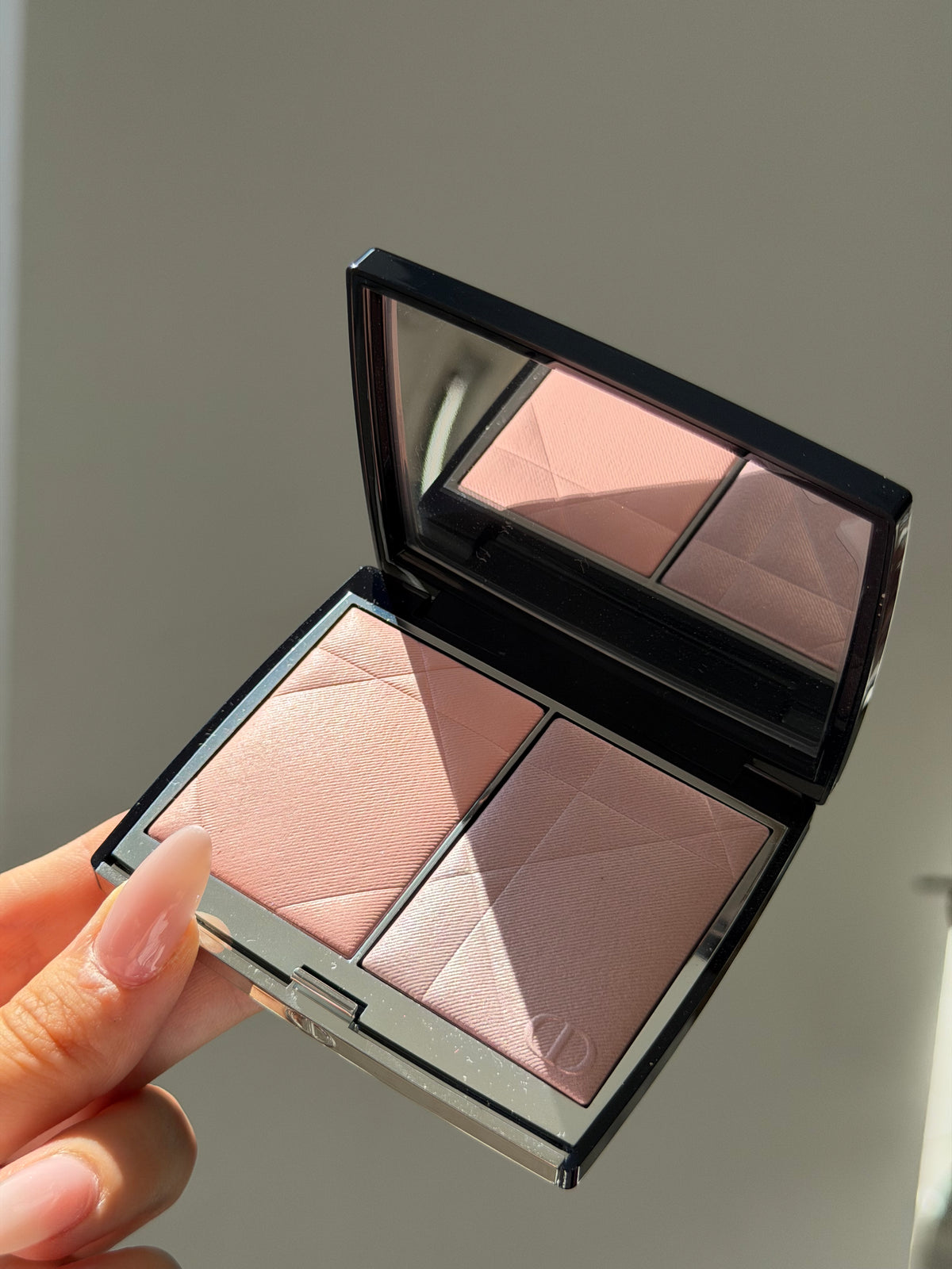 DIOR Rouge Blush Colour & Glow (287)
Multi-Use Face Palette – Color and Highlighter Duo
