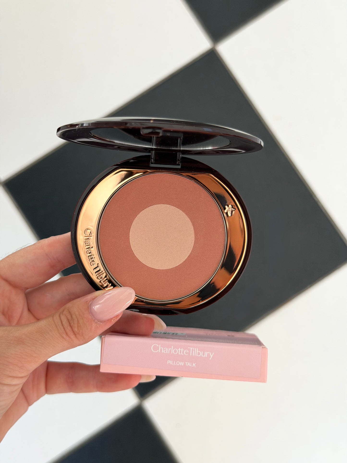 CHARLOTTE TILBURY Cheek To Chic - Swish & Glow Blusher Pillow Talk