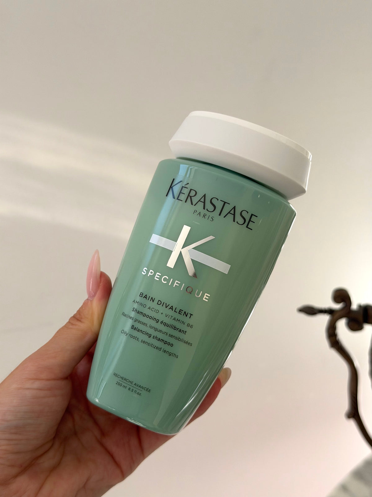 KÉRASTASE Specifique Bain Divalent - Balancing Shampoo For Oily Roots, Dry Ends