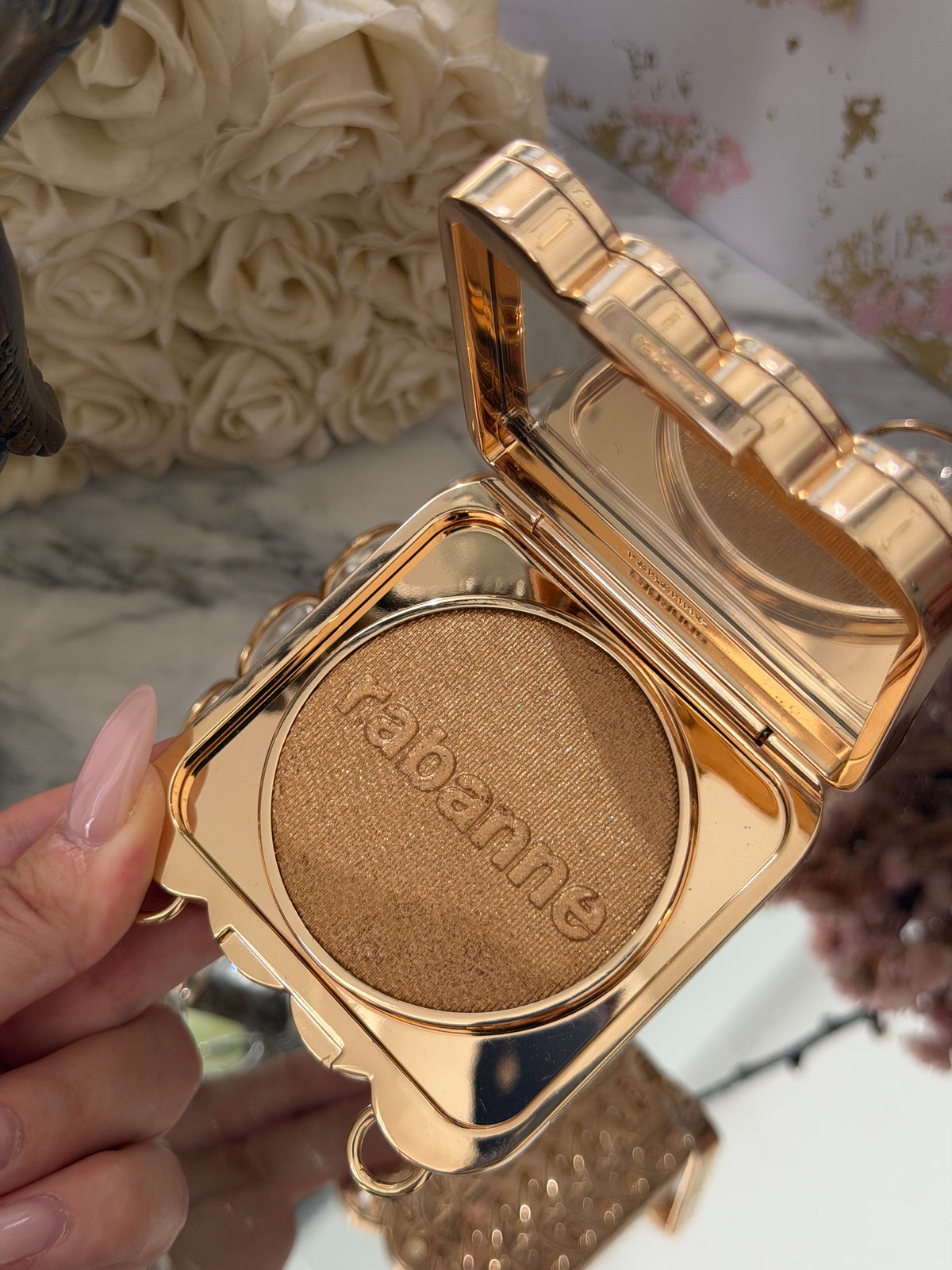 PACO RABANNE 1969 Makeup Clutch
Ultra-Shiny, All-Over Luminizer, Second Skin Comfort