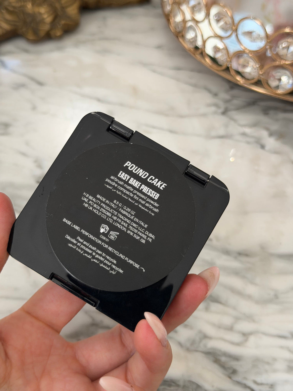 HUDA BEAUTY Easy Bake Airbrush Matte Pressed Powder - Pound Cake