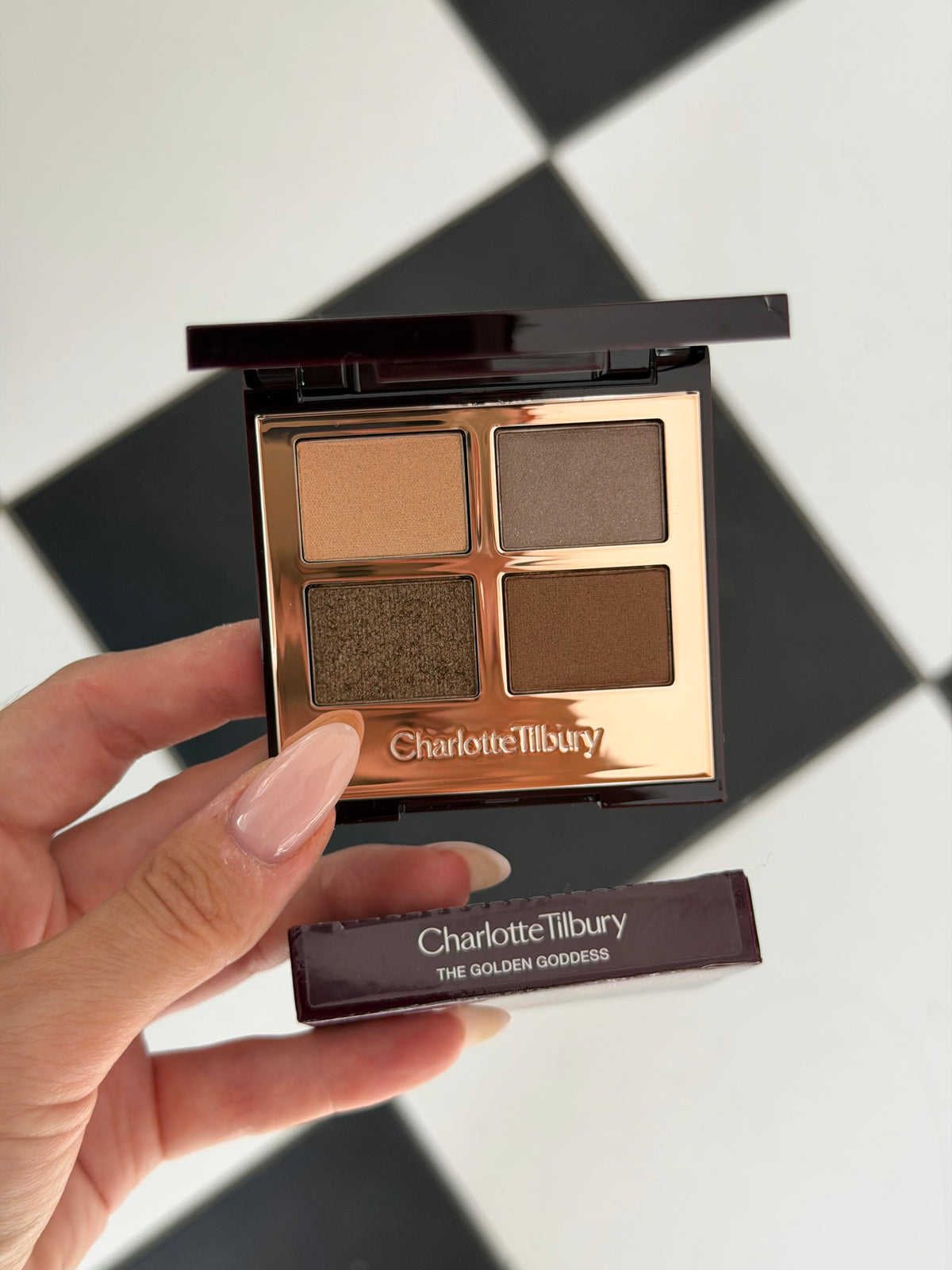 CHARLOTTE TILBURY Luxury Palette - 
The Golden Goddess