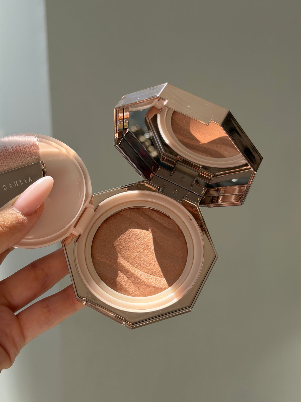 DEAR DAHLIA Blooming Edition
Endless Glow Illuminator - Highlighter